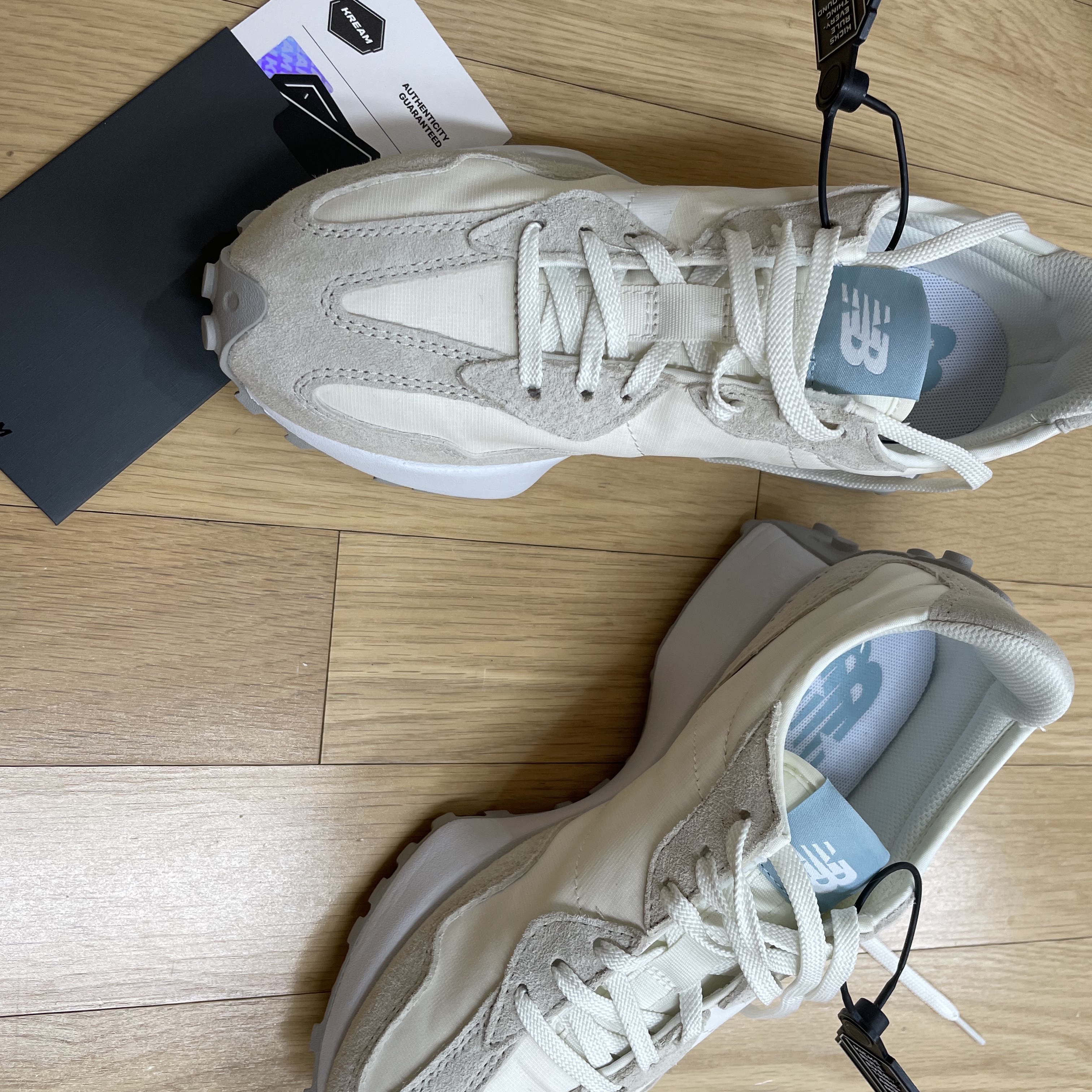(W) New Balance 327 Sea Salt 착용 스타일 - 2