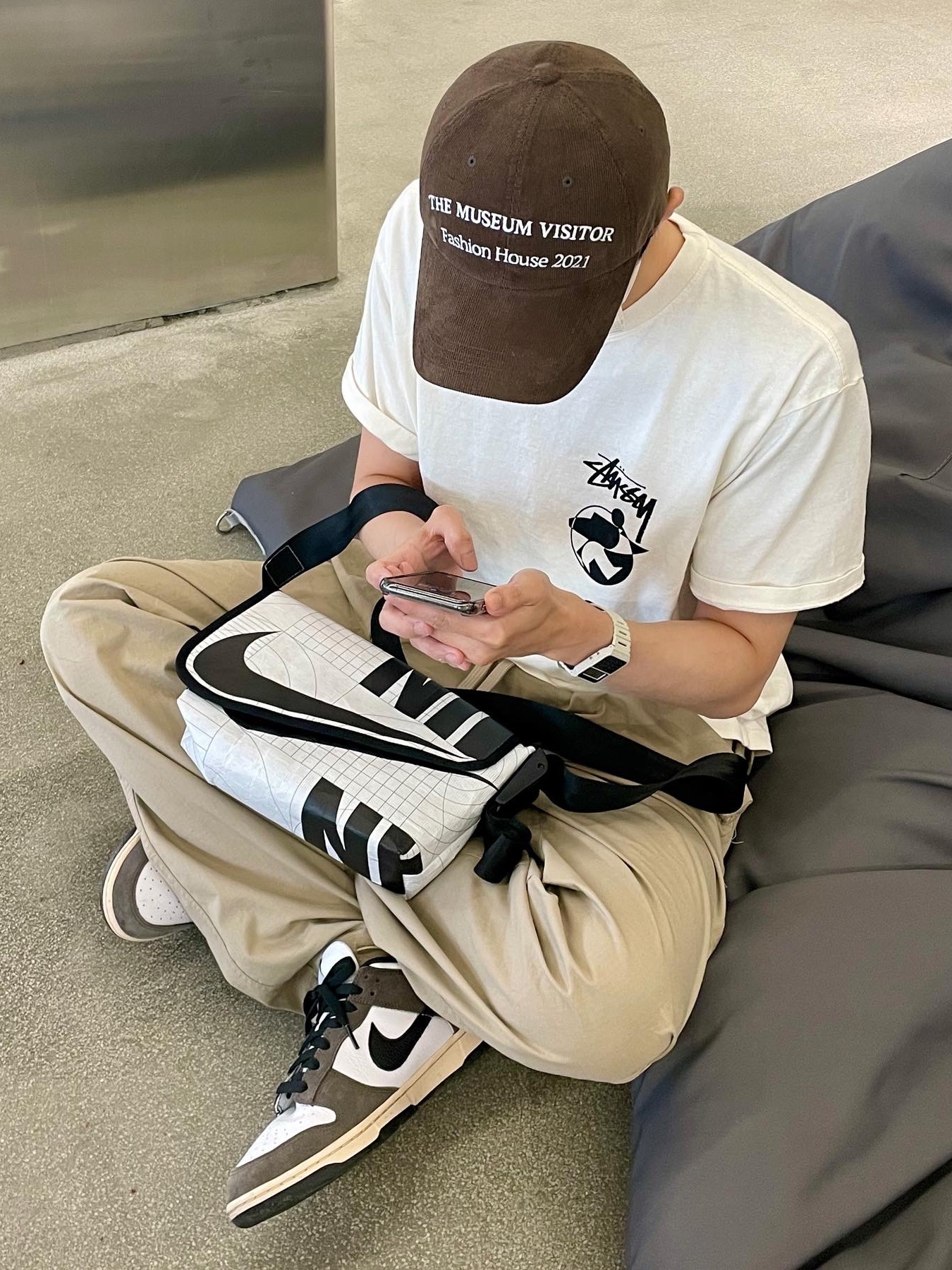 Stussy x Our Legacy Surfman 2 Pigment Dyed T-Shirt Natural 착용 스타일 - 1