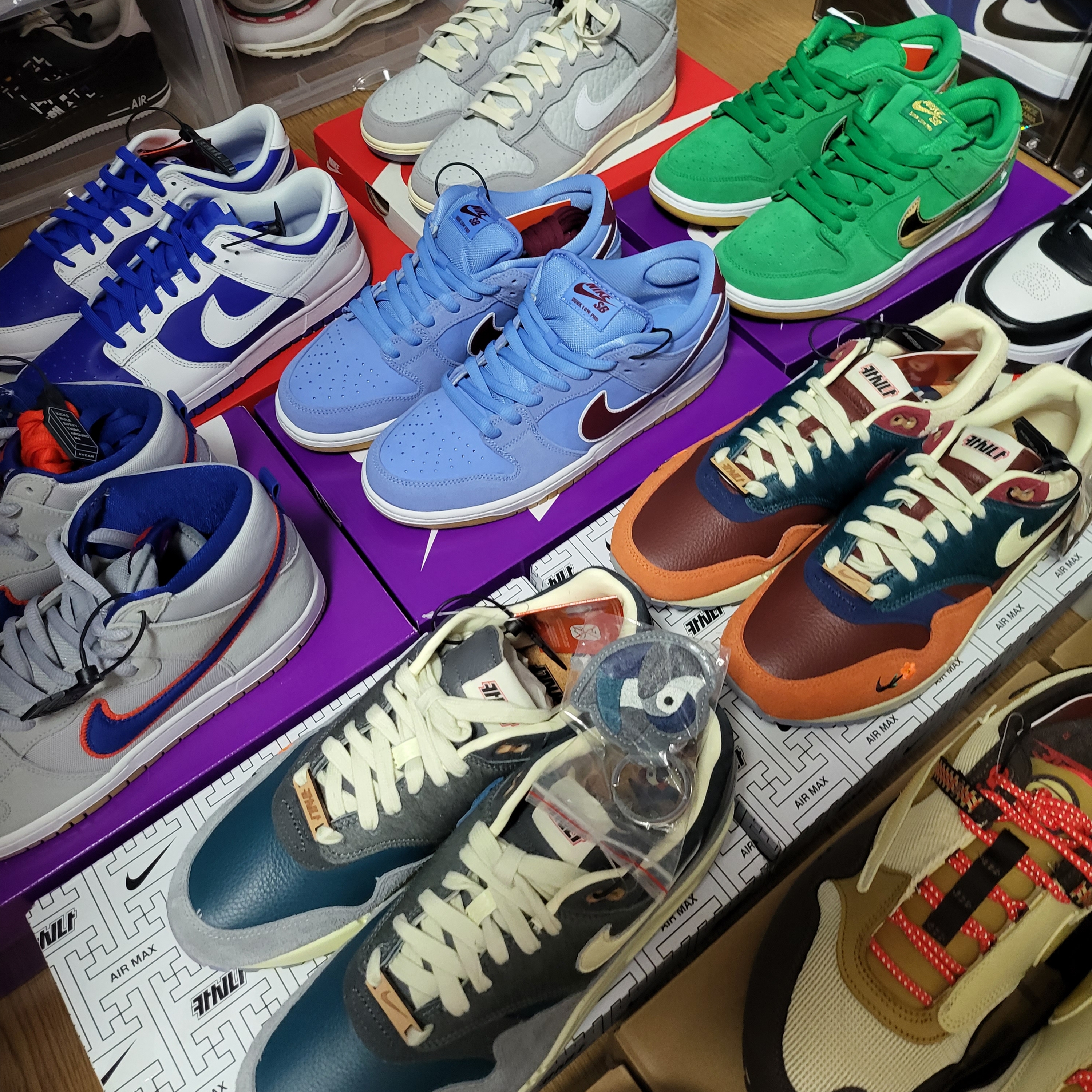 Nike x Travis Scott Air Max 1 Cact.us Brown, Nike x Travis Scott Air Max 1 Cact.us Gold 착용 스타일 - 4