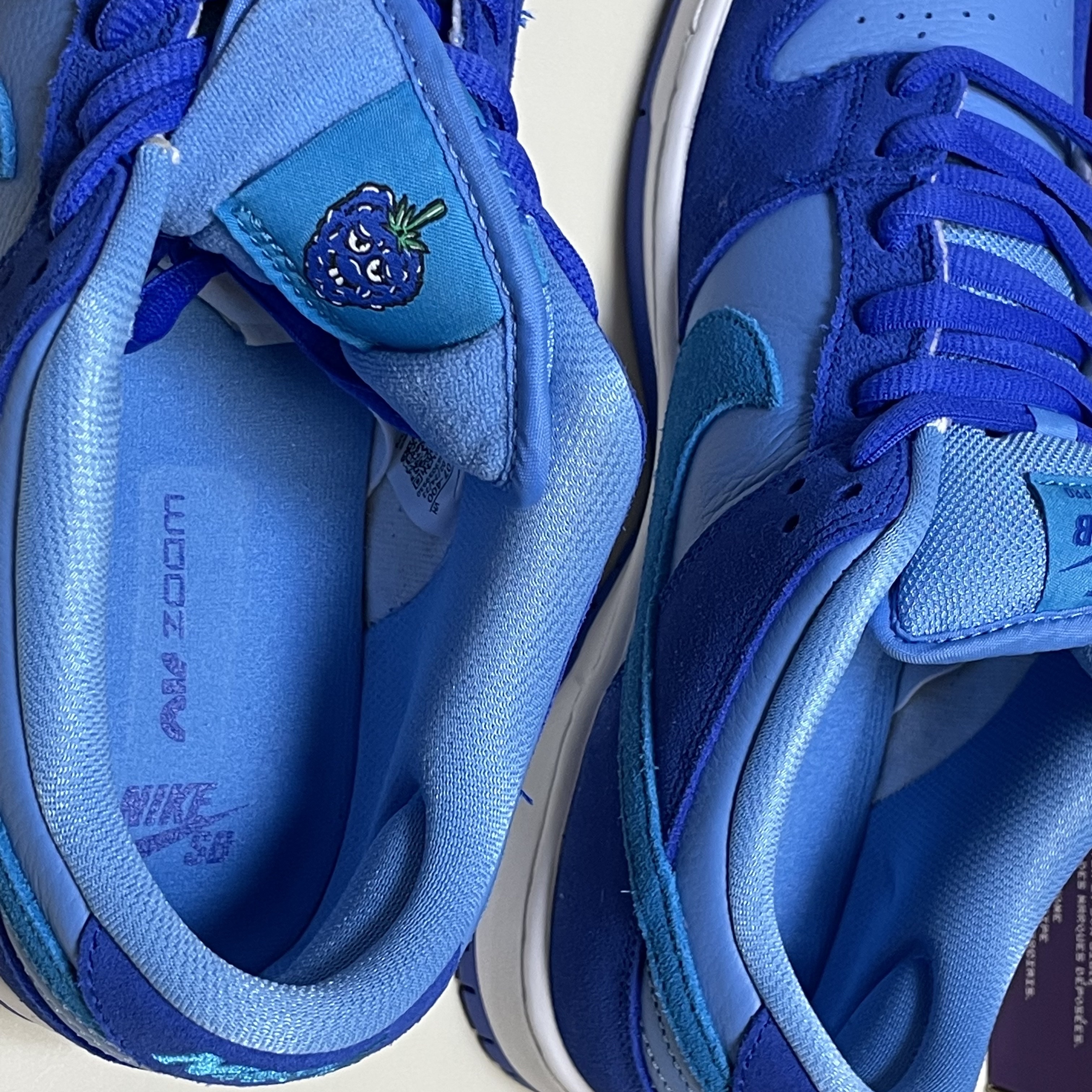 Nike SB Dunk Low Pro Blue Raspberry 착용 스타일 - 4