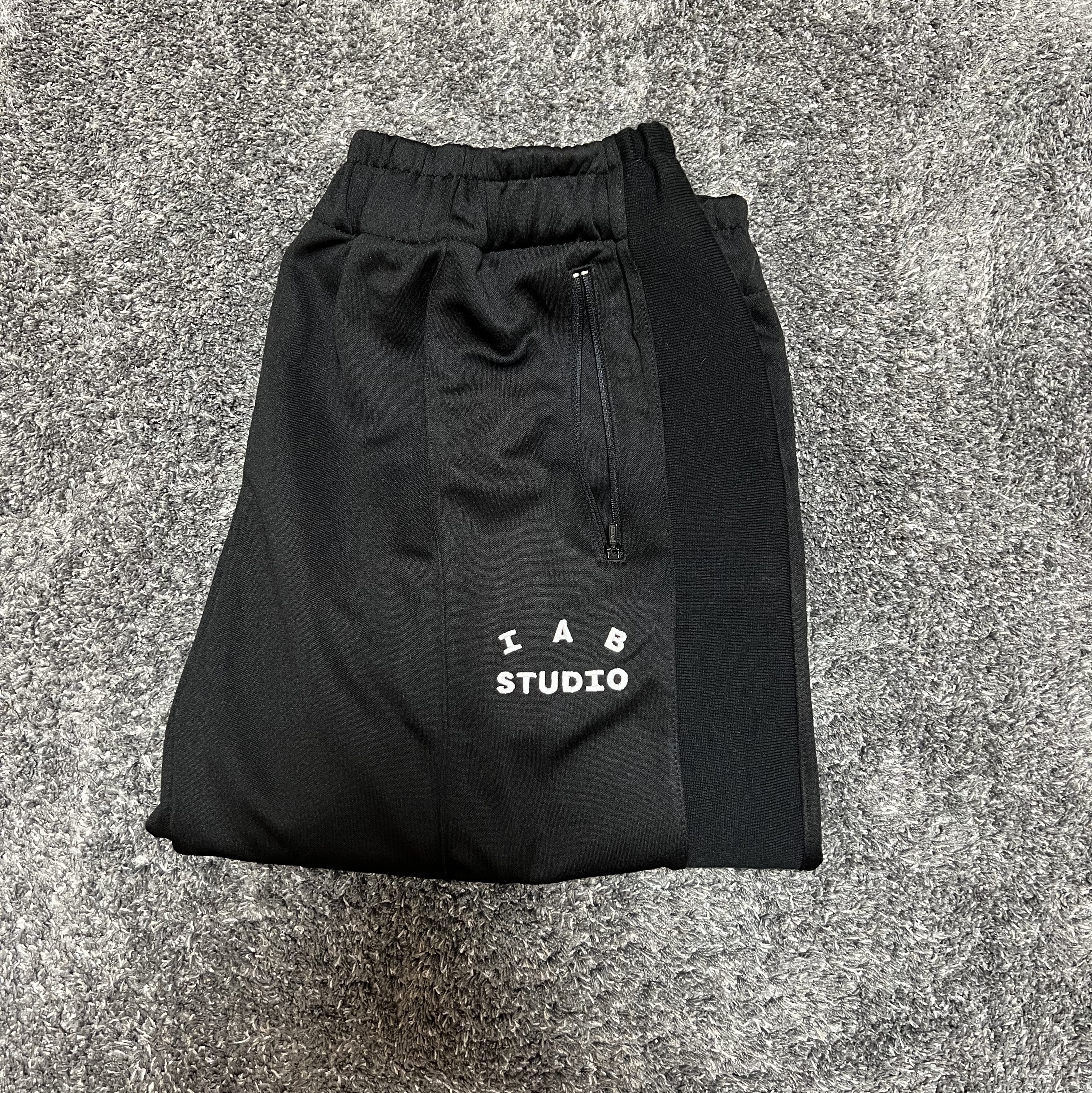 IAB Studio Track Pants Black 착용 스타일