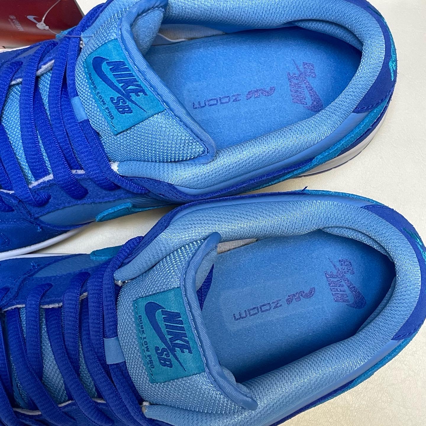 Nike SB Dunk Low Pro Blue Raspberry 착용 스타일 - 2