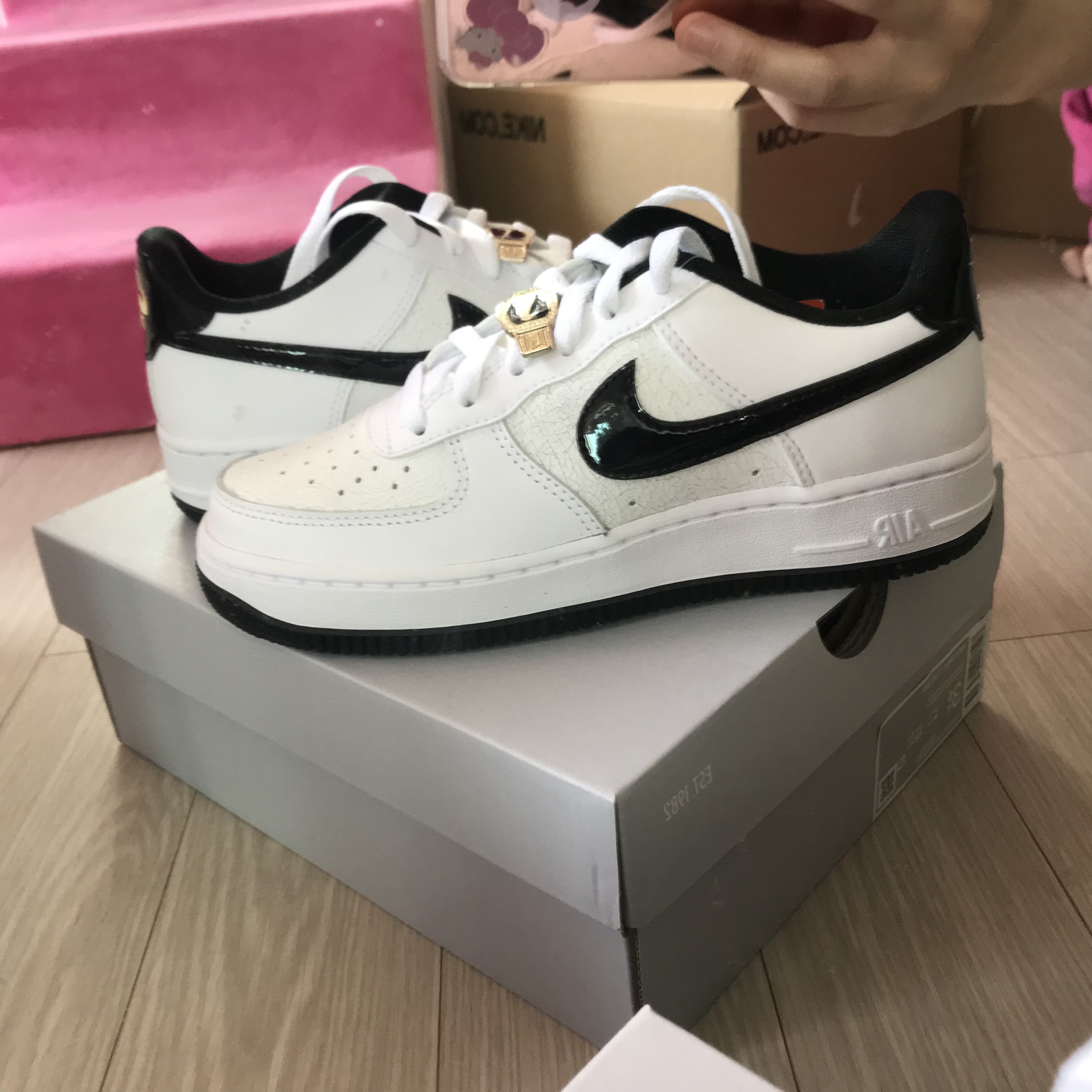 (GS) Nike Air Force 1 LV8 White Black 착용 스타일