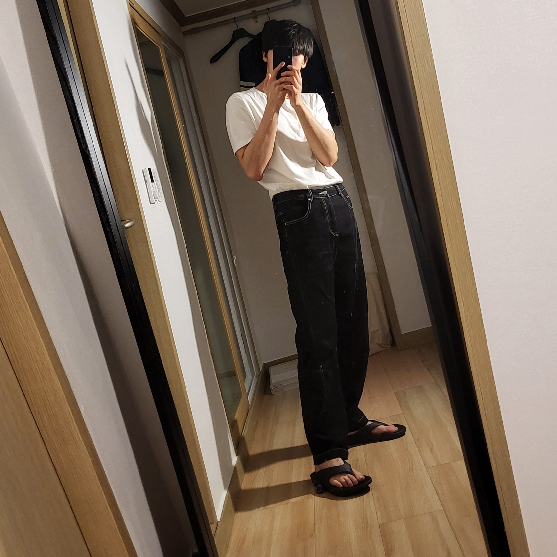 Oofos OOriginal Black 착용 스타일