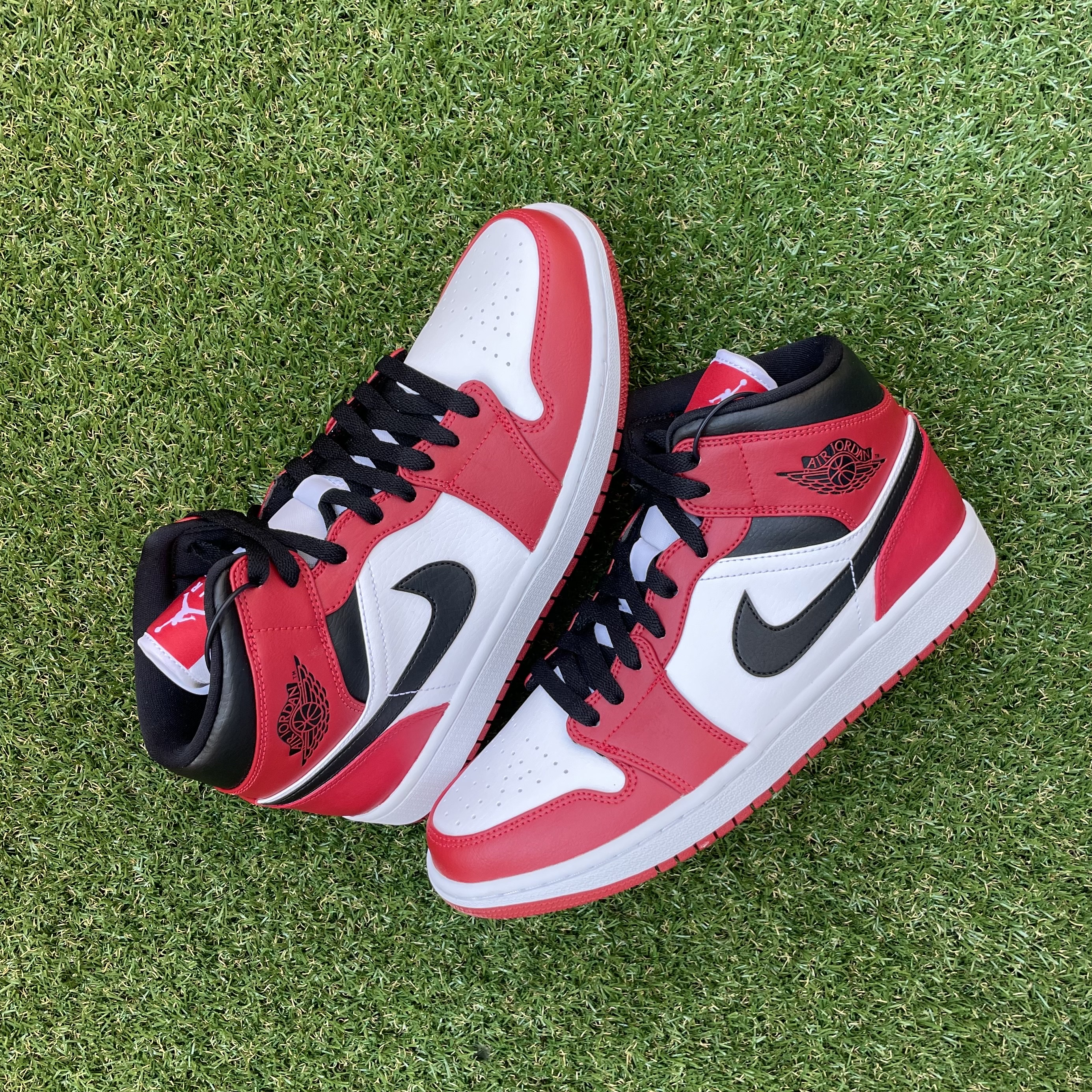 Jordan 1 Mid Chicago 2020 착용 스타일 - 1
