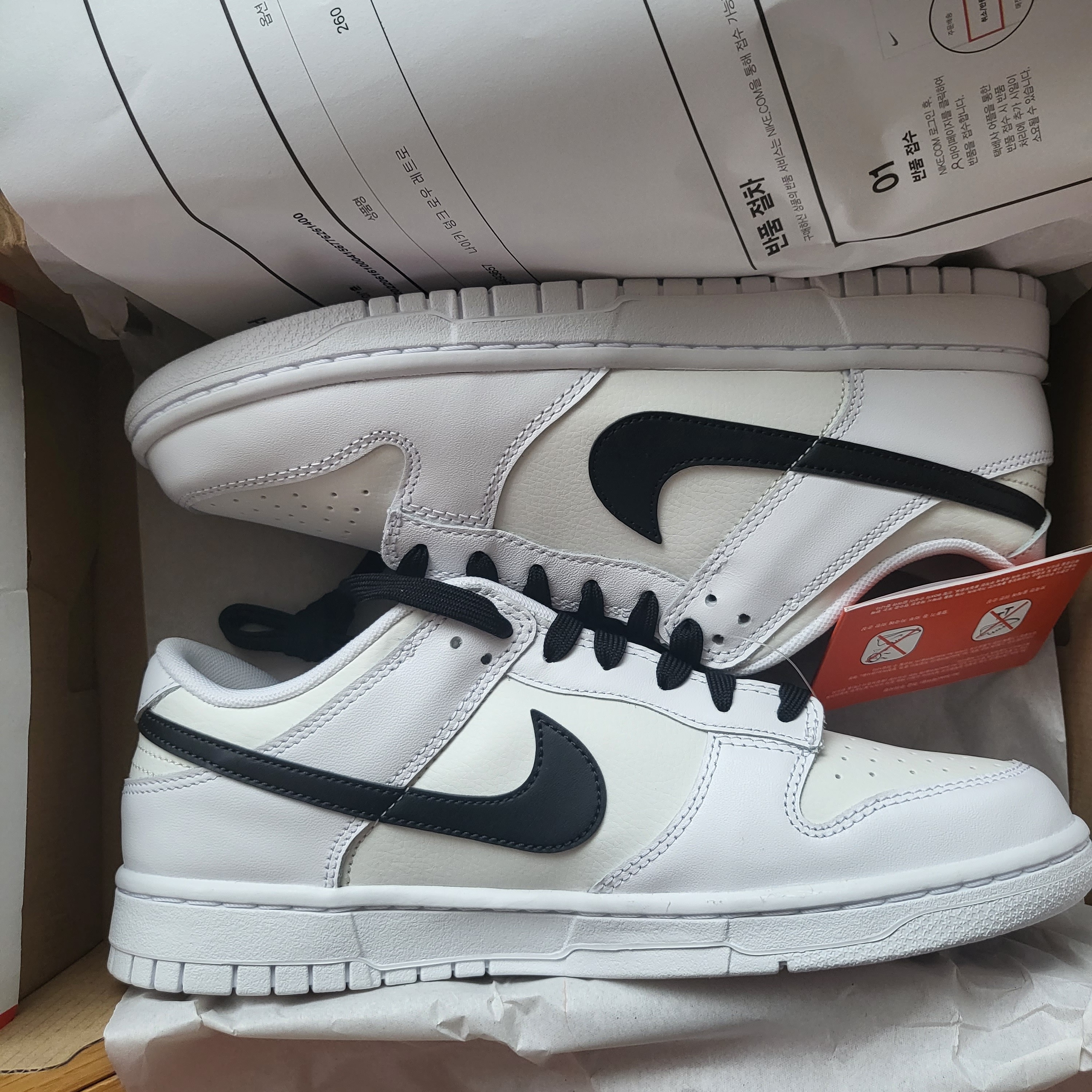 Nike Dunk Low Retro Summit White, (GS) Nike Dunk Low Black 착용 스타일 - 1