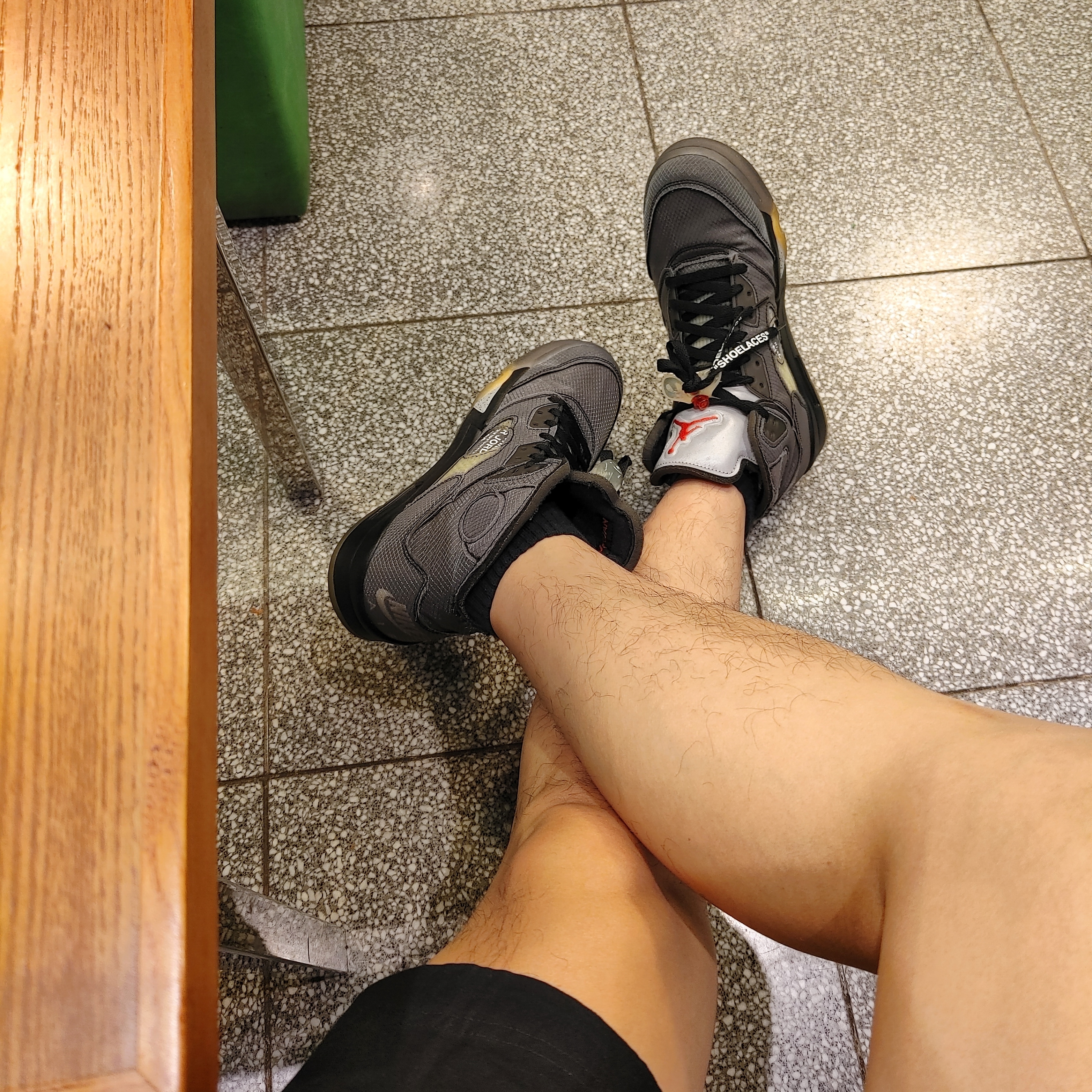 Jordan 5 x Off-White Retro SP Black Muslin 착용 스타일