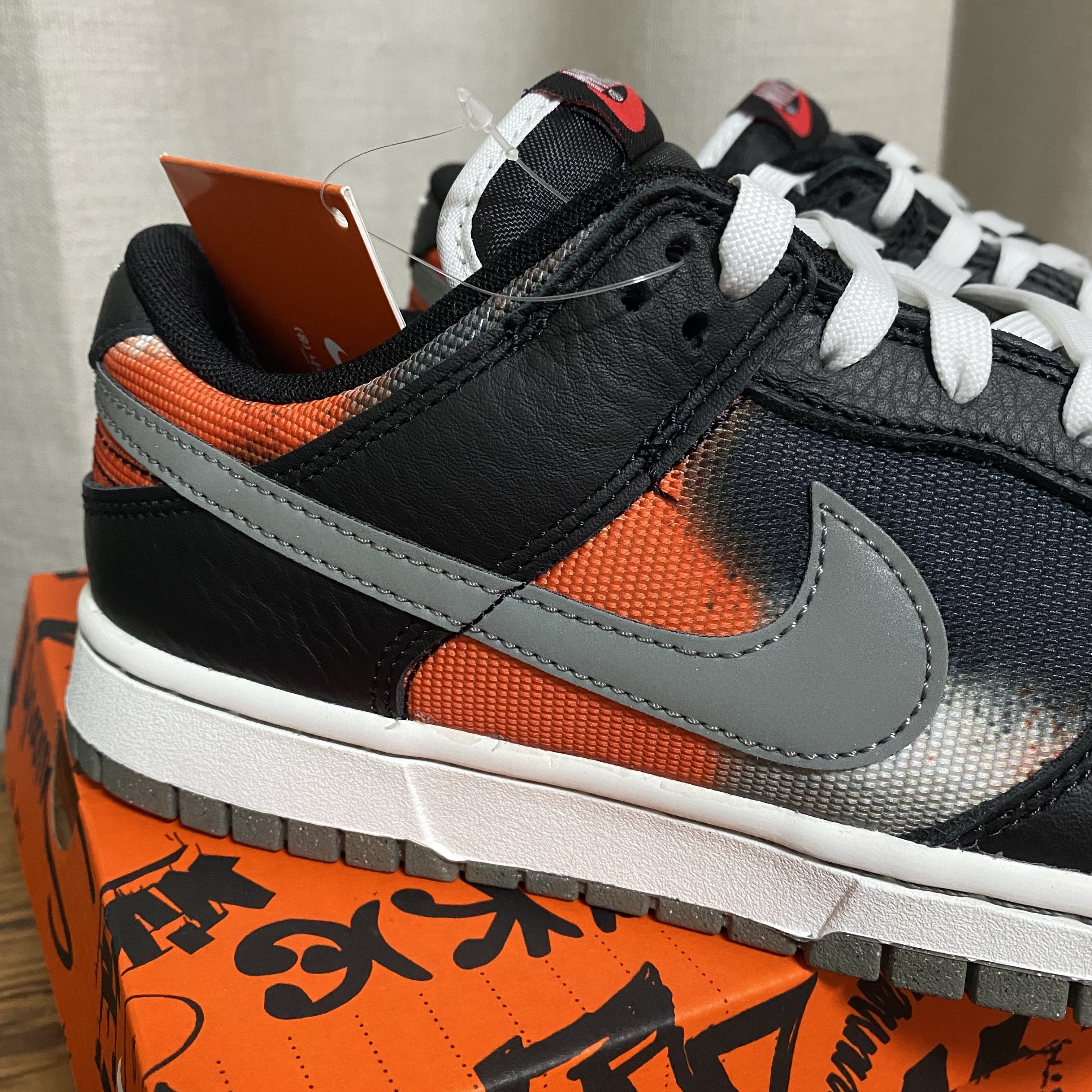 Nike Dunk Low Retro PRM Black and Tumbled Grey 착용 스타일 - 3