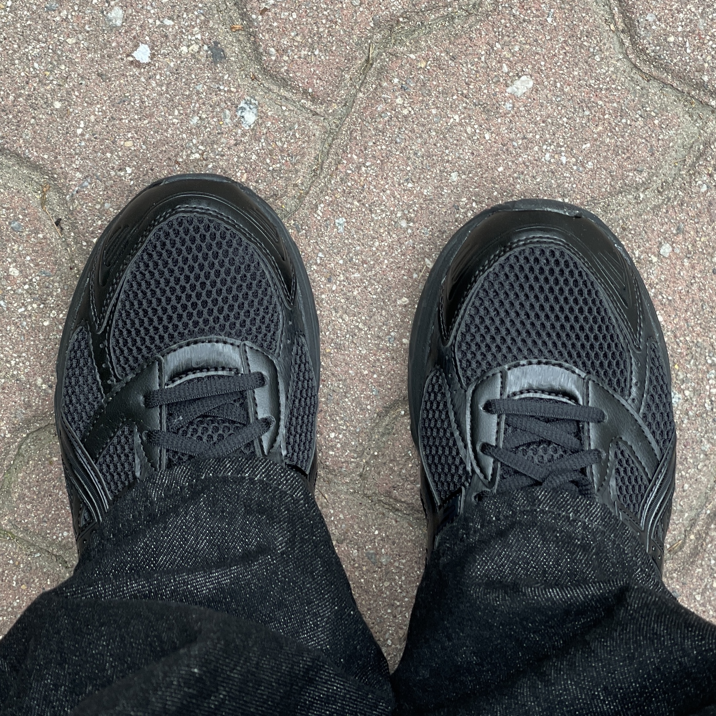 Asics Gel-1130 Black Graphite Grey 착용 스타일 - 2