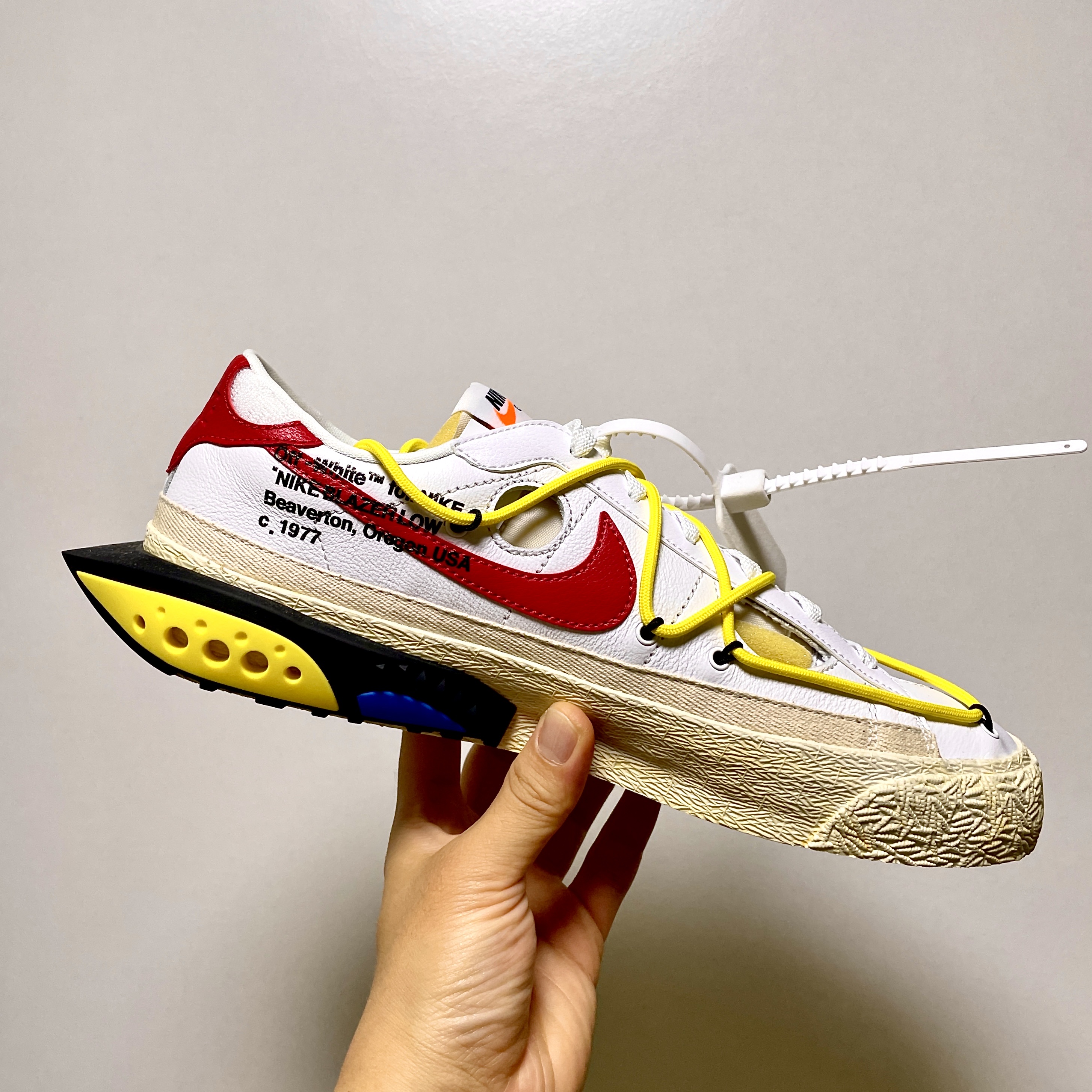 Nike x Off-White Blazer Low '77 White and University Red 착용 스타일 - 1