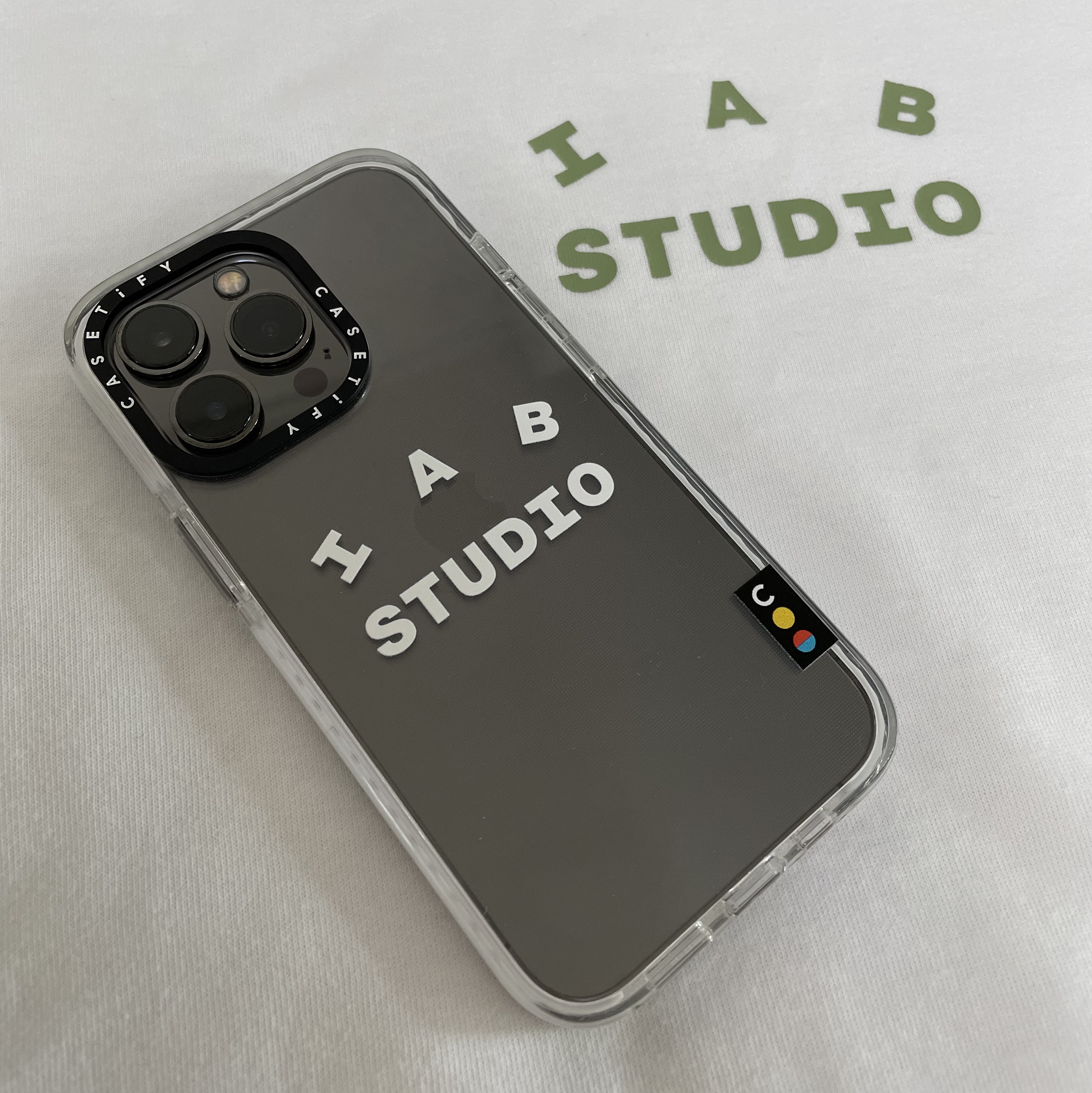 IAB Studio T-Shirt White Light Green, Casetify x IAB Studio iPhone White Logo Impact Case Frost White 착용 스타일