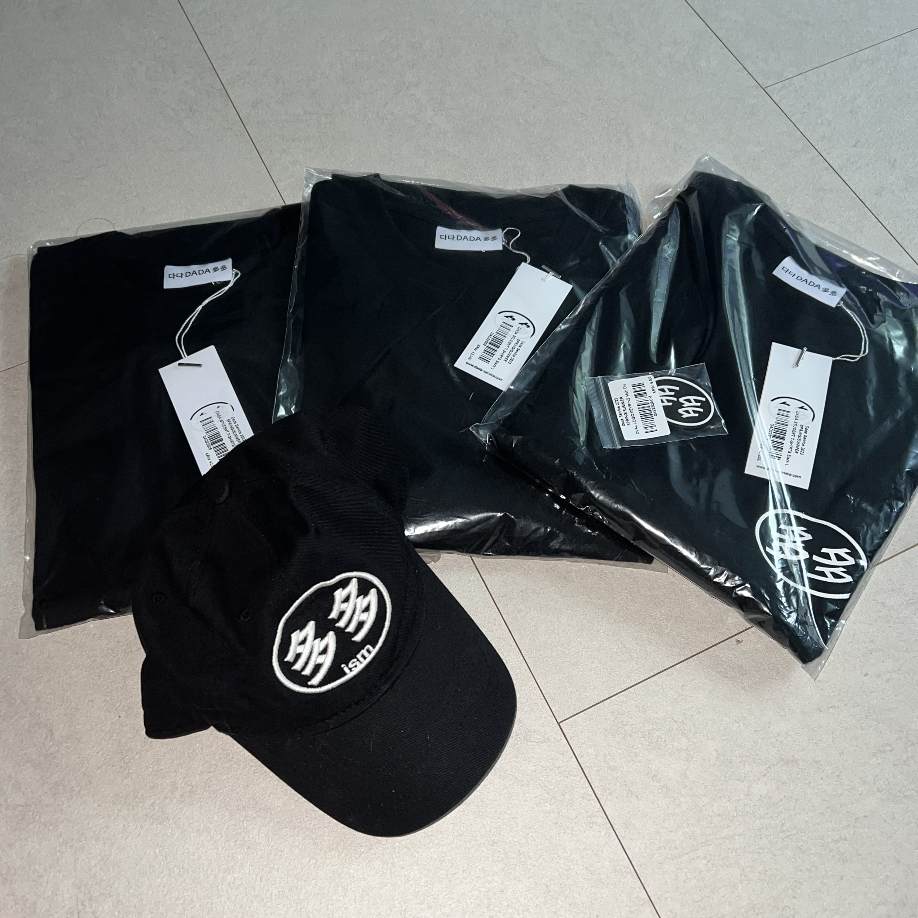 Dada Student T-Shirt Black 착용 스타일