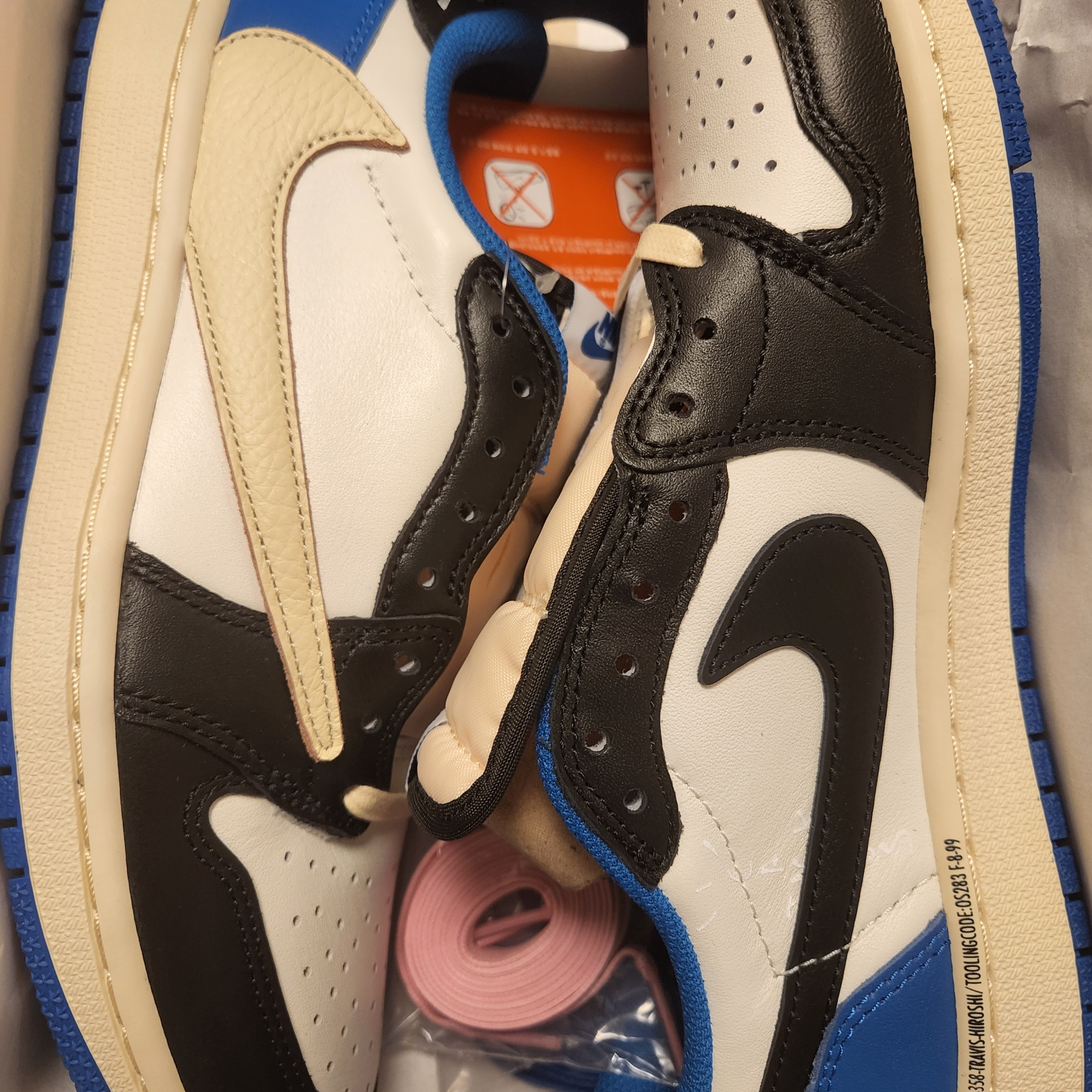 Jordan 1 x Travis Scott x Fragment Retro Low OG SP Military Blue 착용 스타일