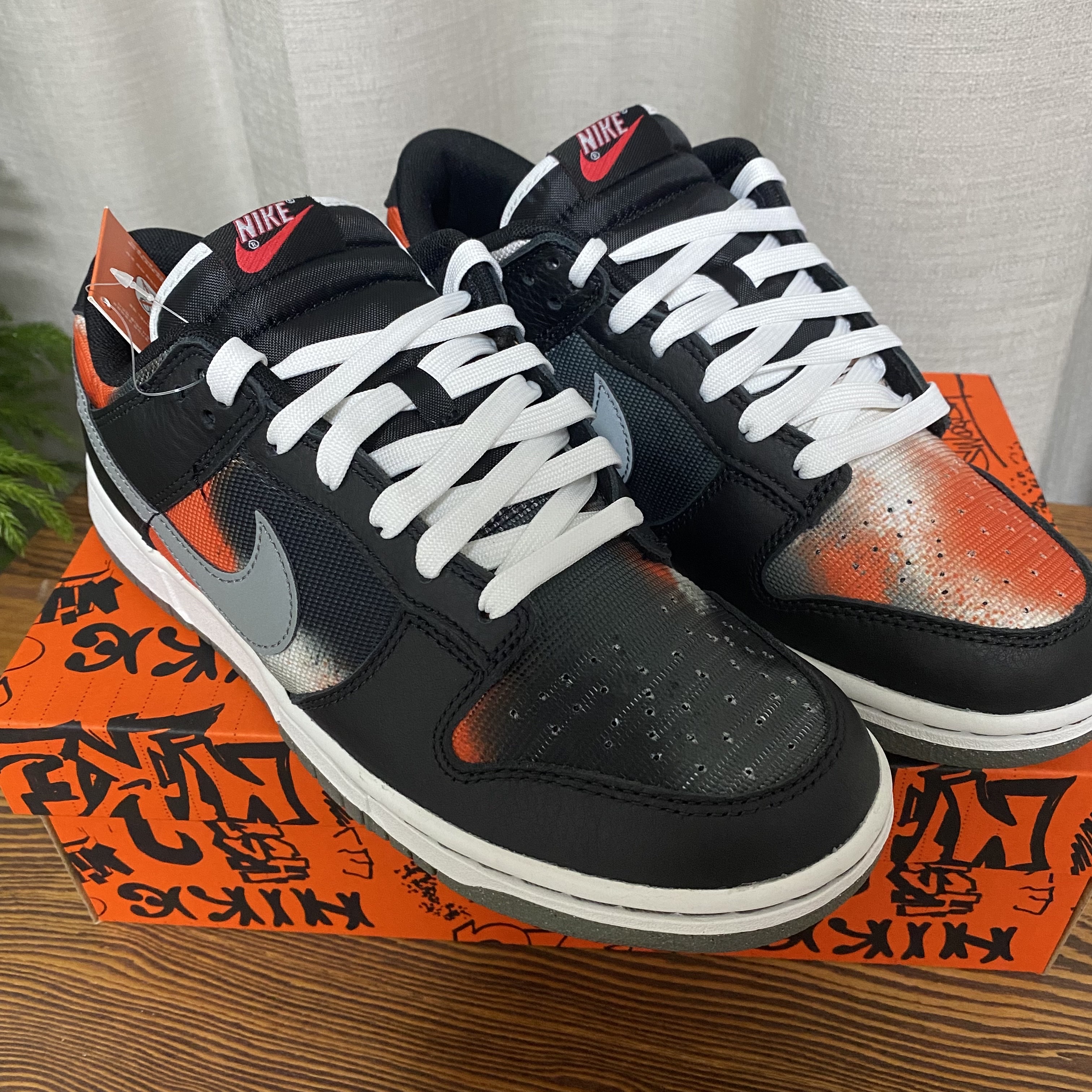 Nike Dunk Low Retro PRM Black and Tumbled Grey 착용 스타일 - 2