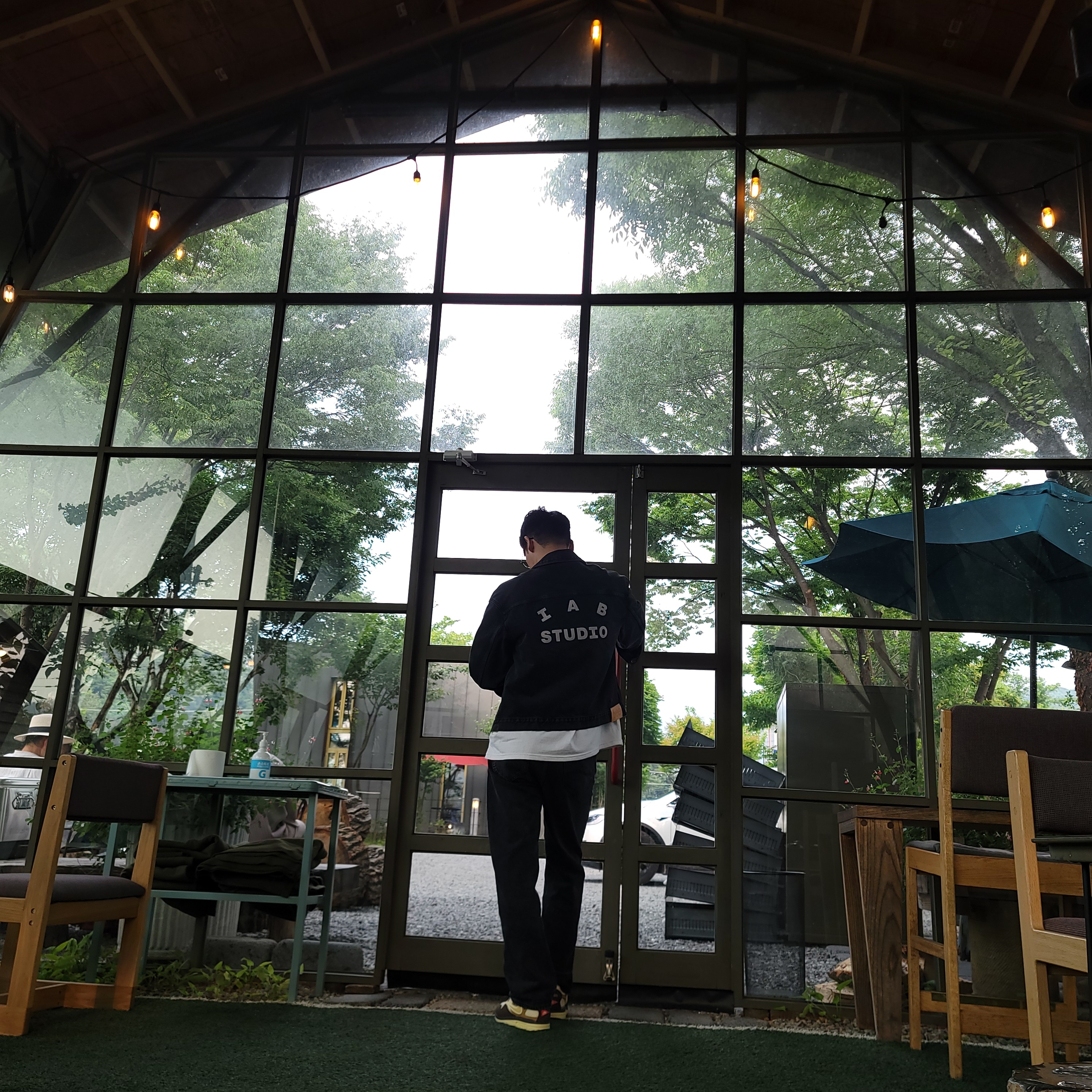 IAB Studio x Lee Denim Jeans Black, IAB Studio x Lee Denim Jacket Black 착용 스타일 - 2