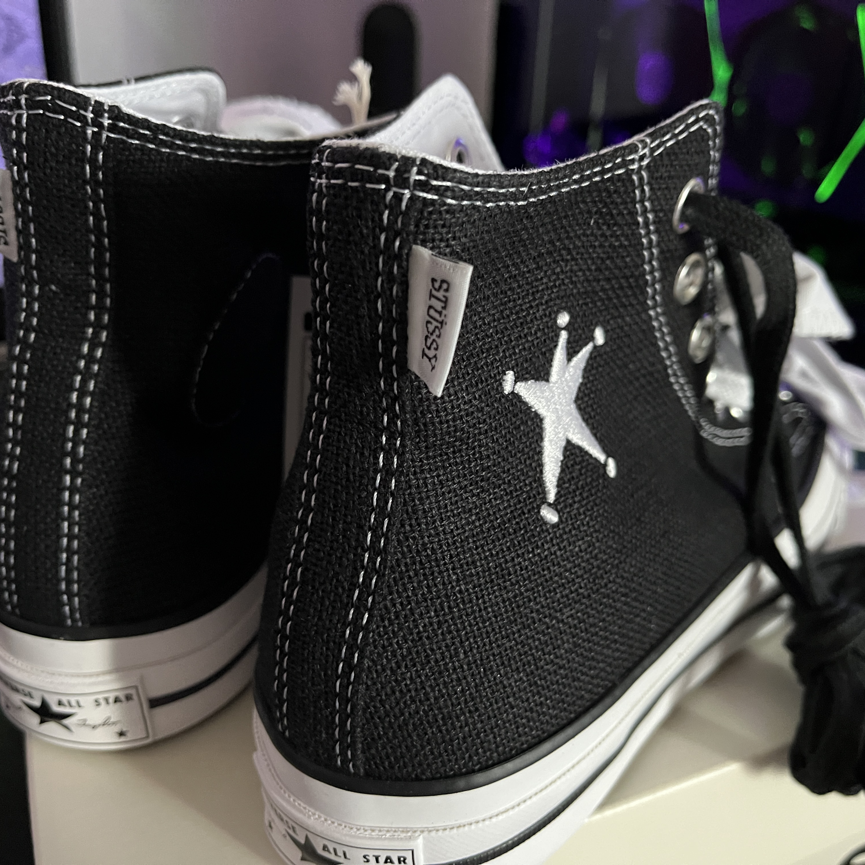 Converse x Stussy Chuck 70 High Black 착용 스타일 - 3