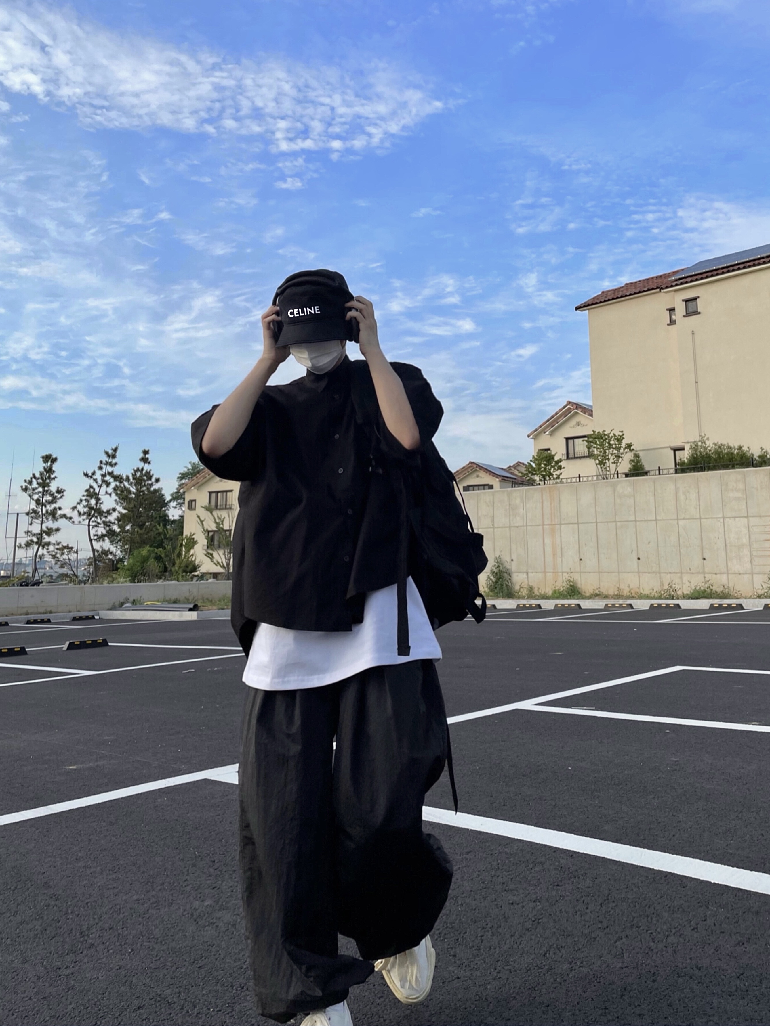 Celine Bucket Hat in Cotton Gabardine Ultra Black, Apple AirPods Max Lightning Space Gray (Korean Ver.) 착용 스타일 - 4