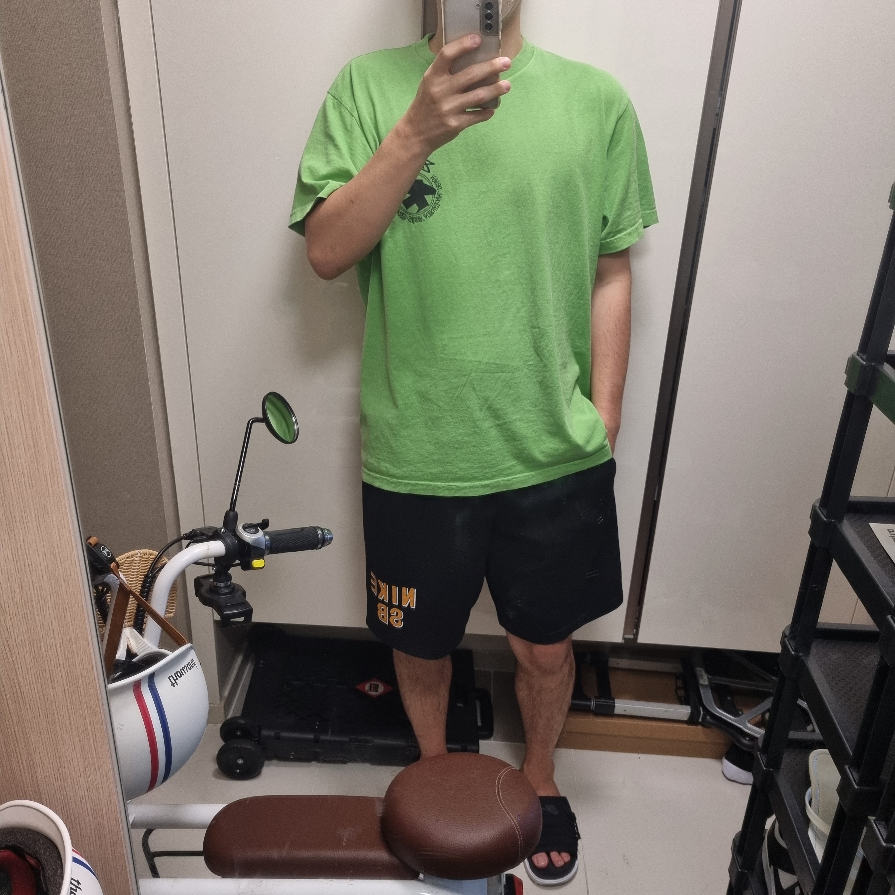 Stussy Beach Roots T-Shirt Green 착용 스타일