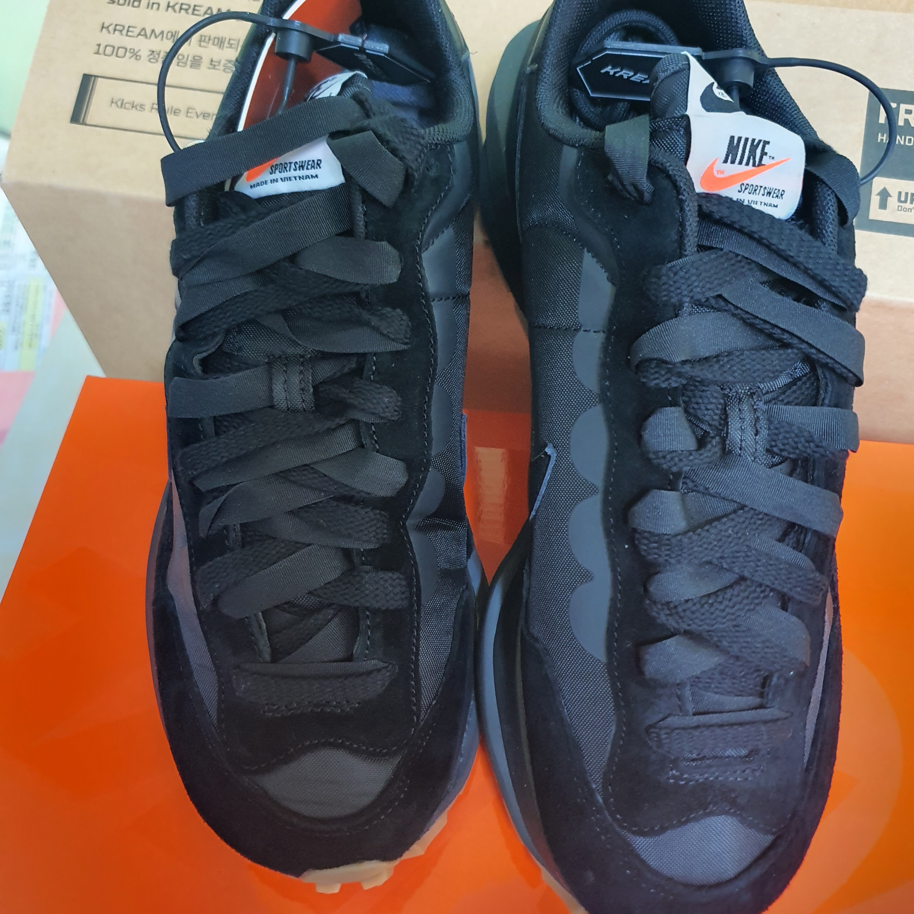 Nike x Sacai VaporWaffle White and Gum, Nike x Sacai VaporWaffle Black and Gum 착용 스타일 - 2