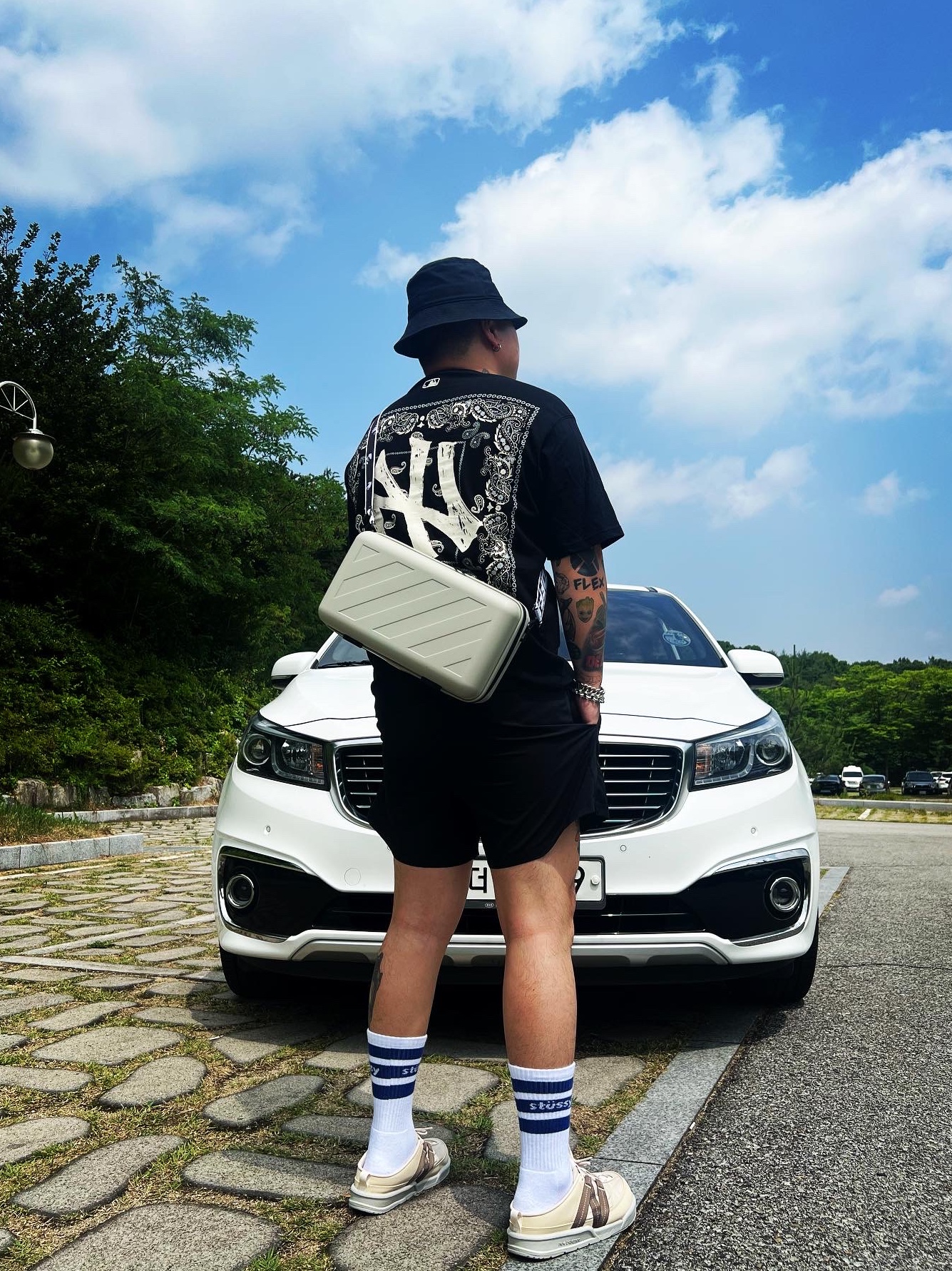 Off-White x Amore Pacific Protection Box (Without Cosmetics), New Balance CRV Mule V2 Ivory 착용 스타일