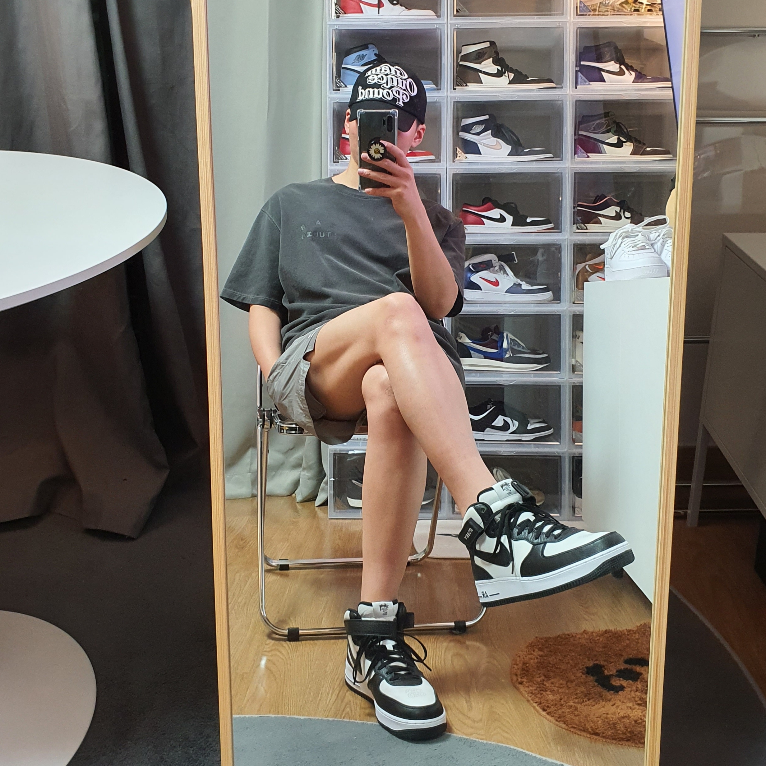 Nike x Stussy Air Force 1 '07 Mid SP Black and Light Bone, IAB Studio Pigment T-Shirt Black 착용 스타일 - 2