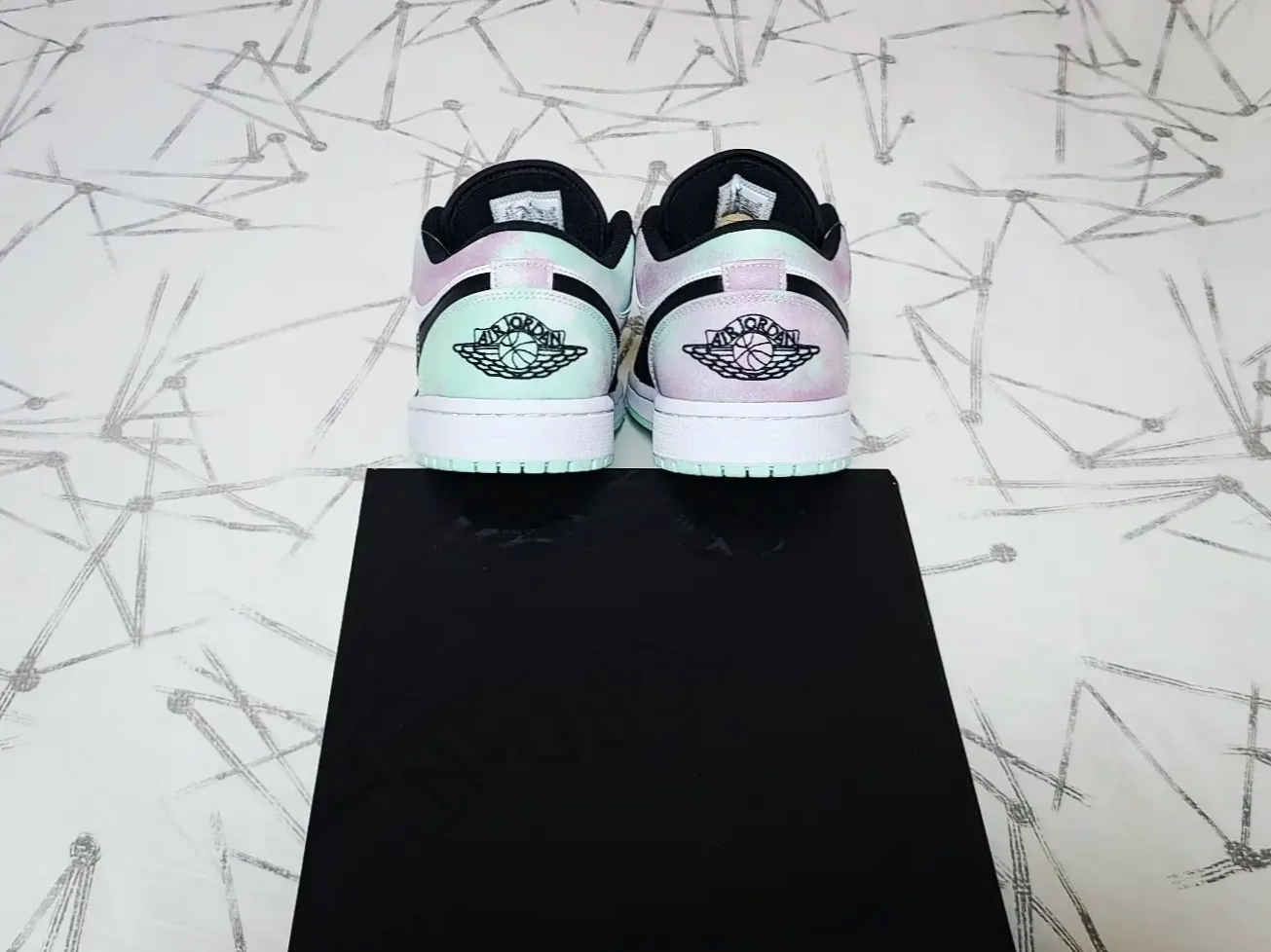 Jordan 1 Low SE White Black Tie-Dye 착용 스타일 - 5