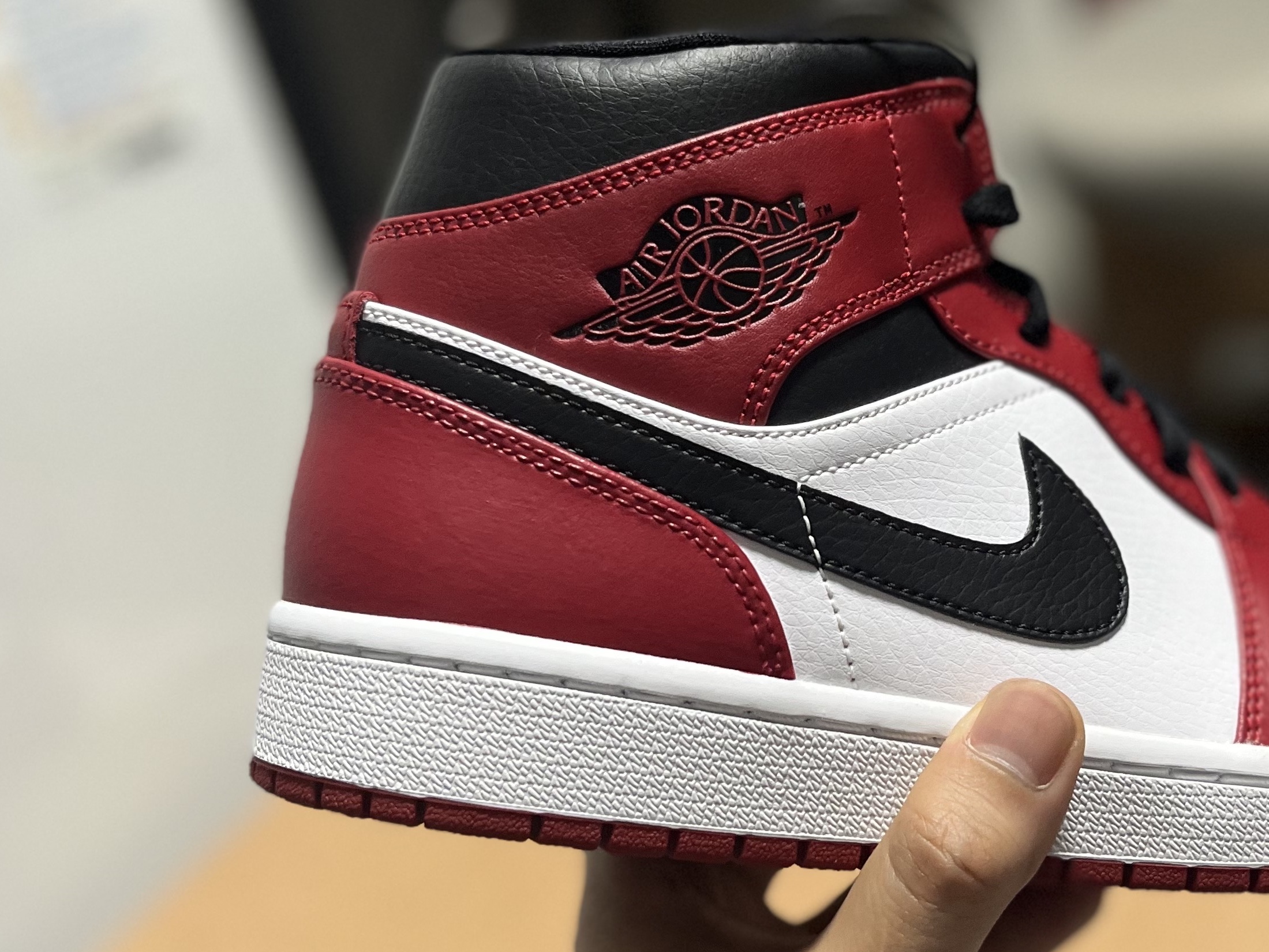 Jordan 1 Mid Chicago 2020 착용 스타일 - 3
