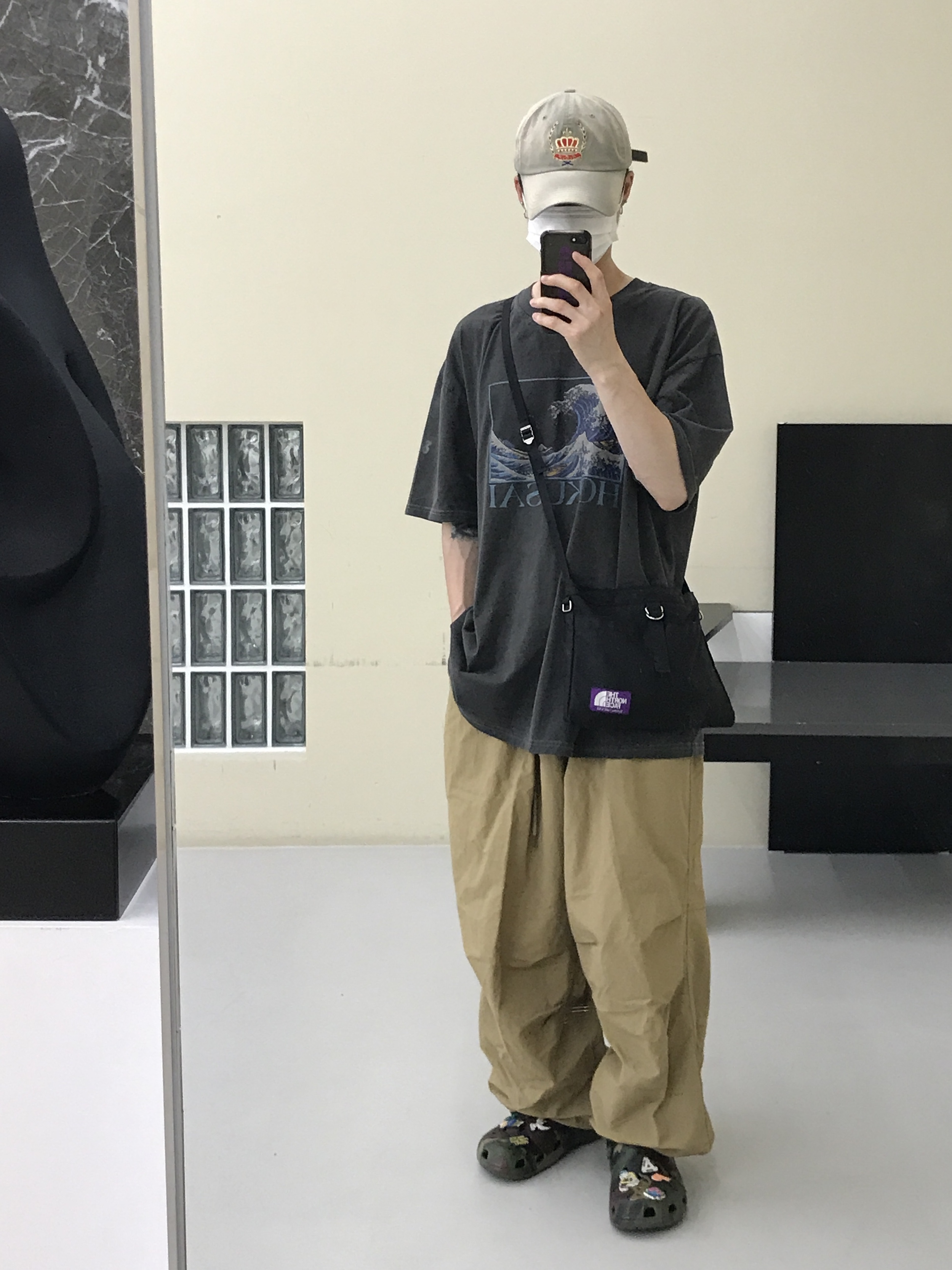 Crocs x Palace Classic Clog Woodland Camo 착용 스타일