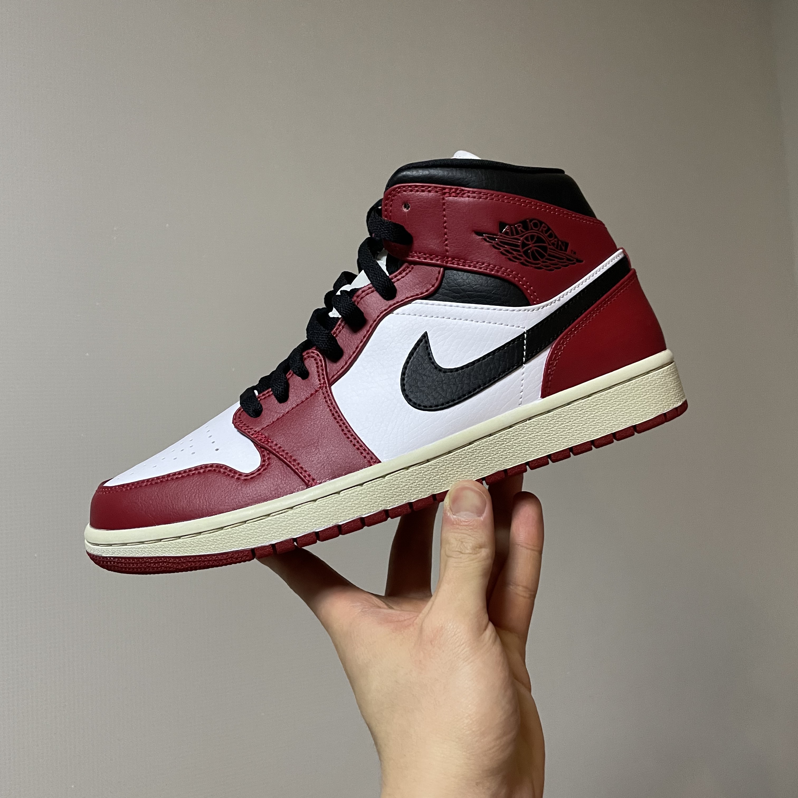Jordan 1 Mid Chicago 2020 착용 스타일 - 3