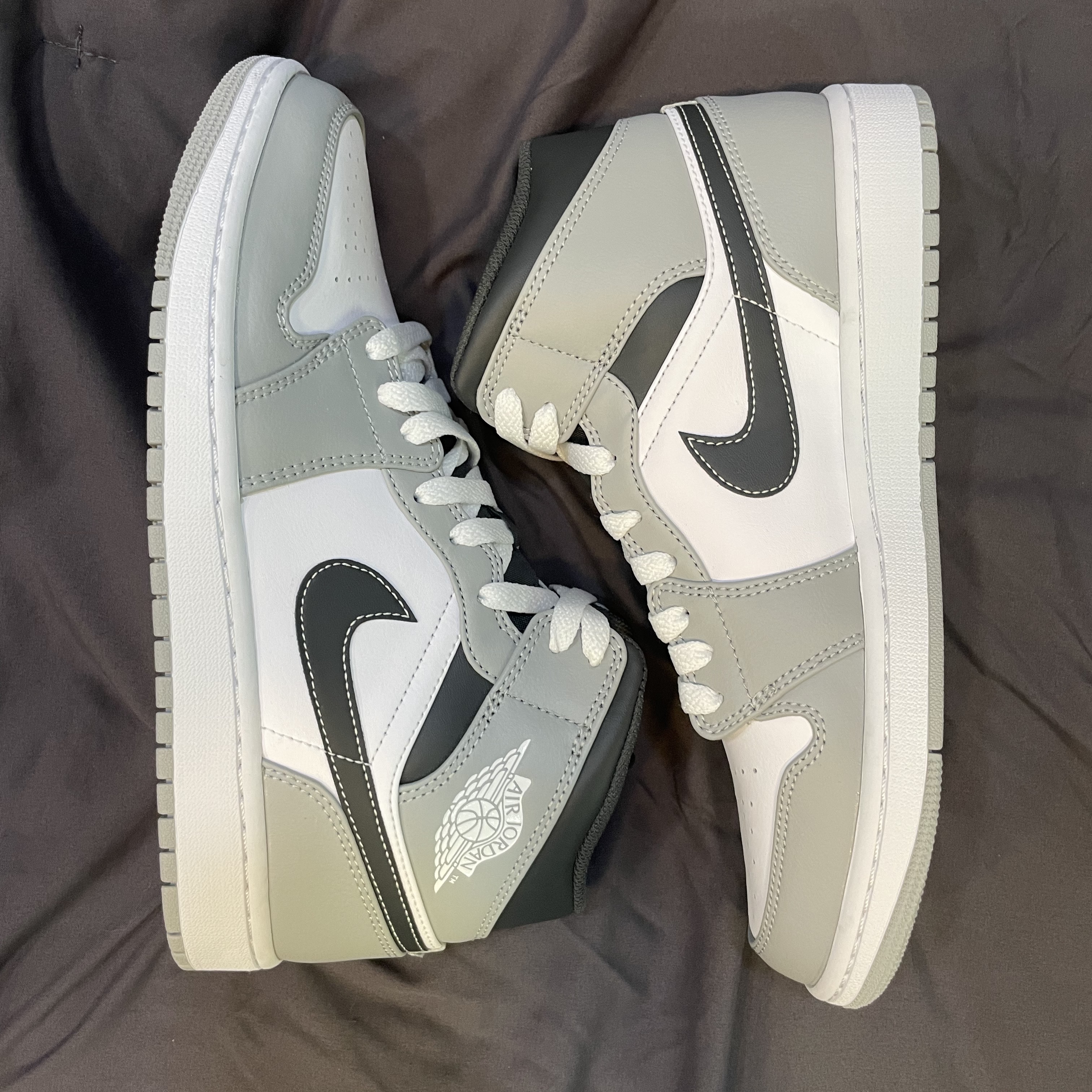 Jordan 1 Mid Light Smoke Grey Anthracite 착용 스타일