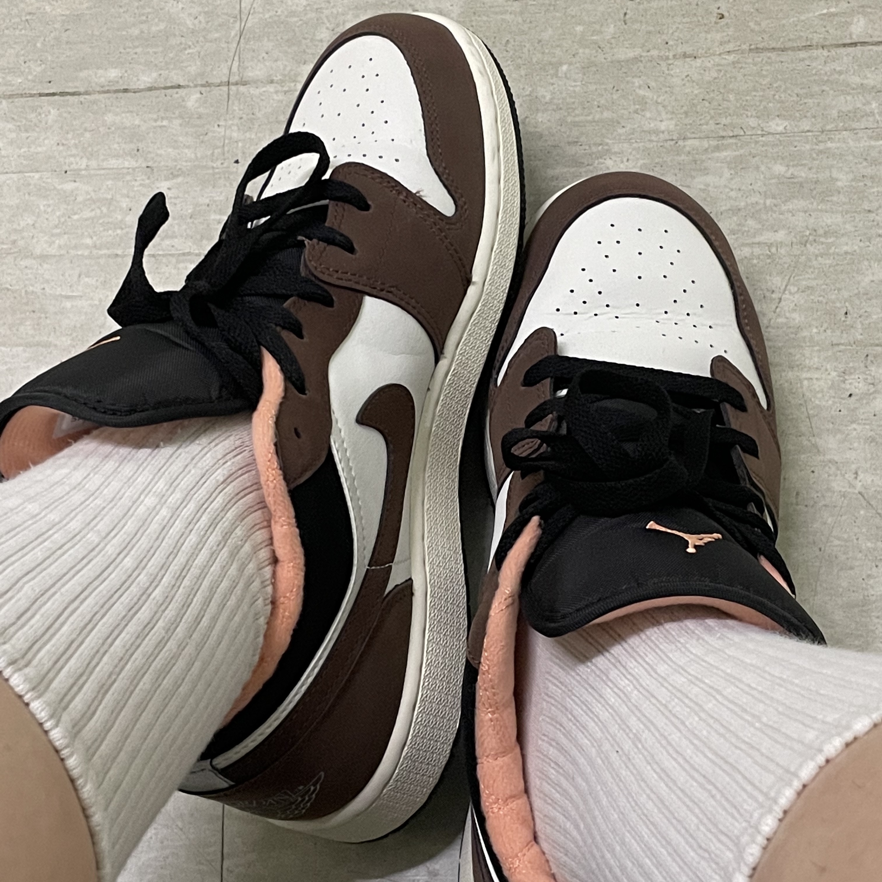 Jordan 1 Low SE Chocolate Bliss 착용 스타일