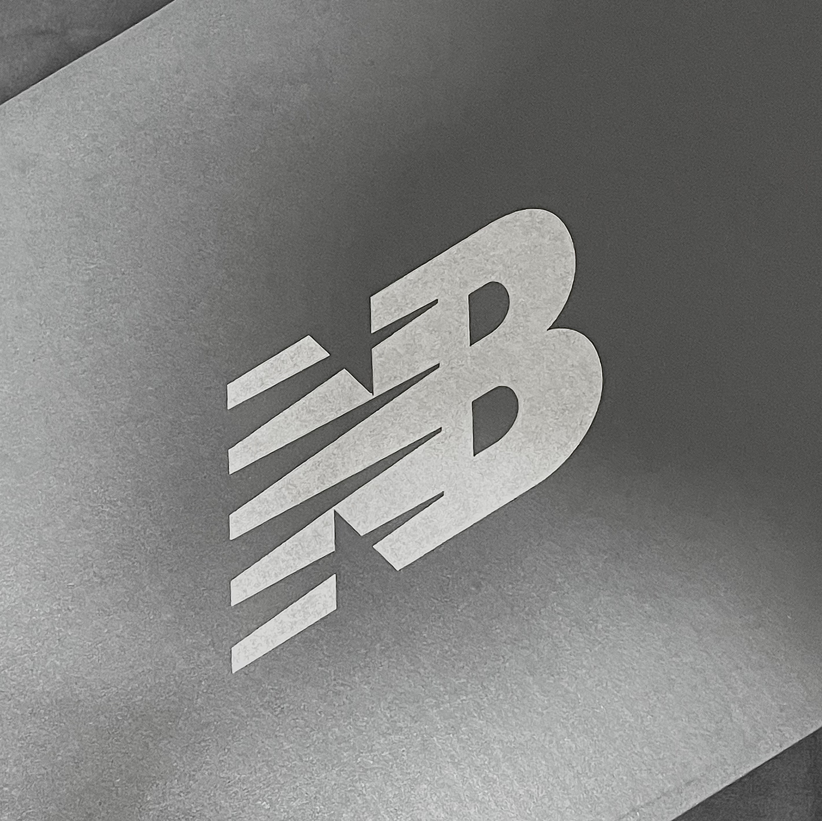 New Balance 574 Dark Grey 착용 스타일 - 5