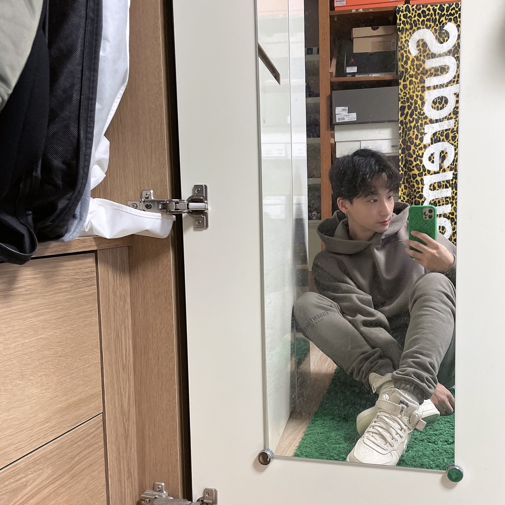 Essentials Sweatpants Taupe - 21SS, Essentials Pull-Over Hoodie Taupe - 21SS 착용 스타일 - 1