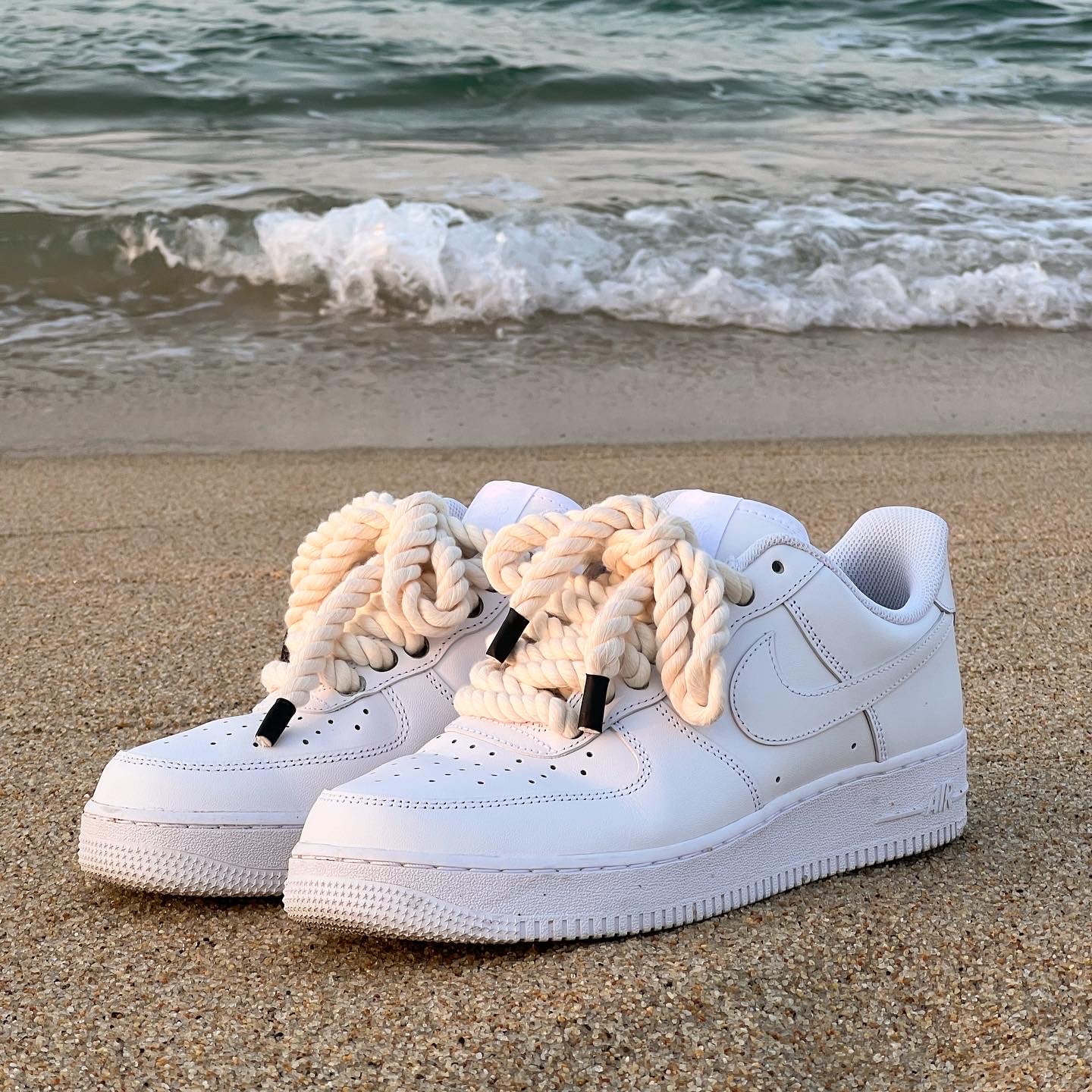 Nike Air Force 1 '07 Low White, (W) Nike Air Force 1 '07 Low White 착용 스타일 - 1