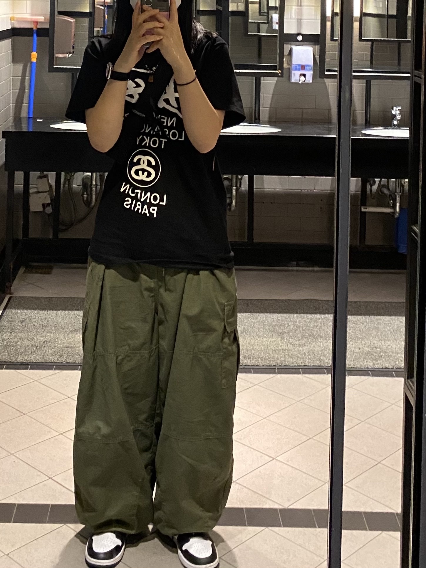 Jordan 1 Mid Racer Blue, Stussy World Tour T-Shirt Black 착용 스타일