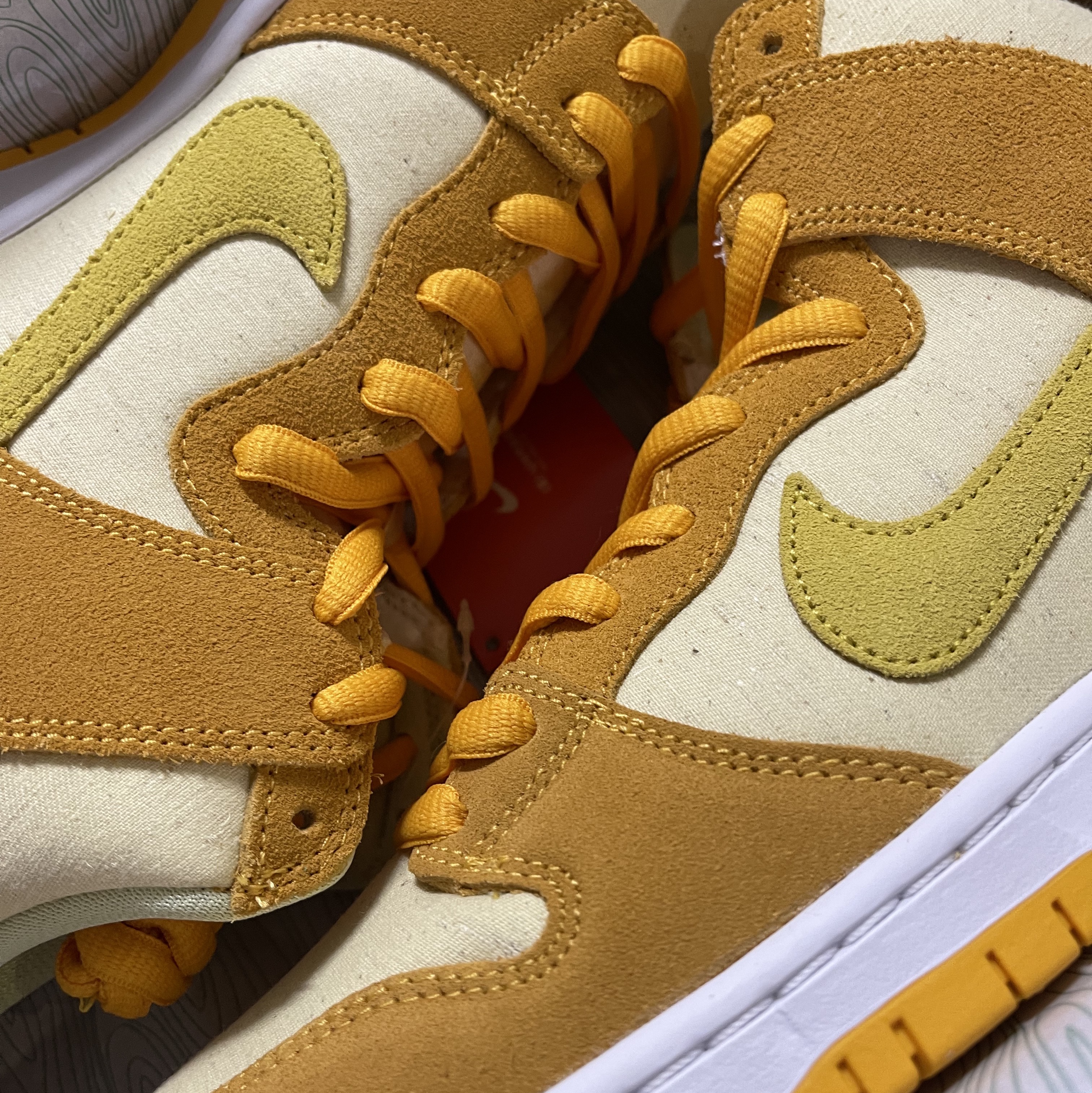 Nike SB Dunk High Pro Pineapple 착용 스타일