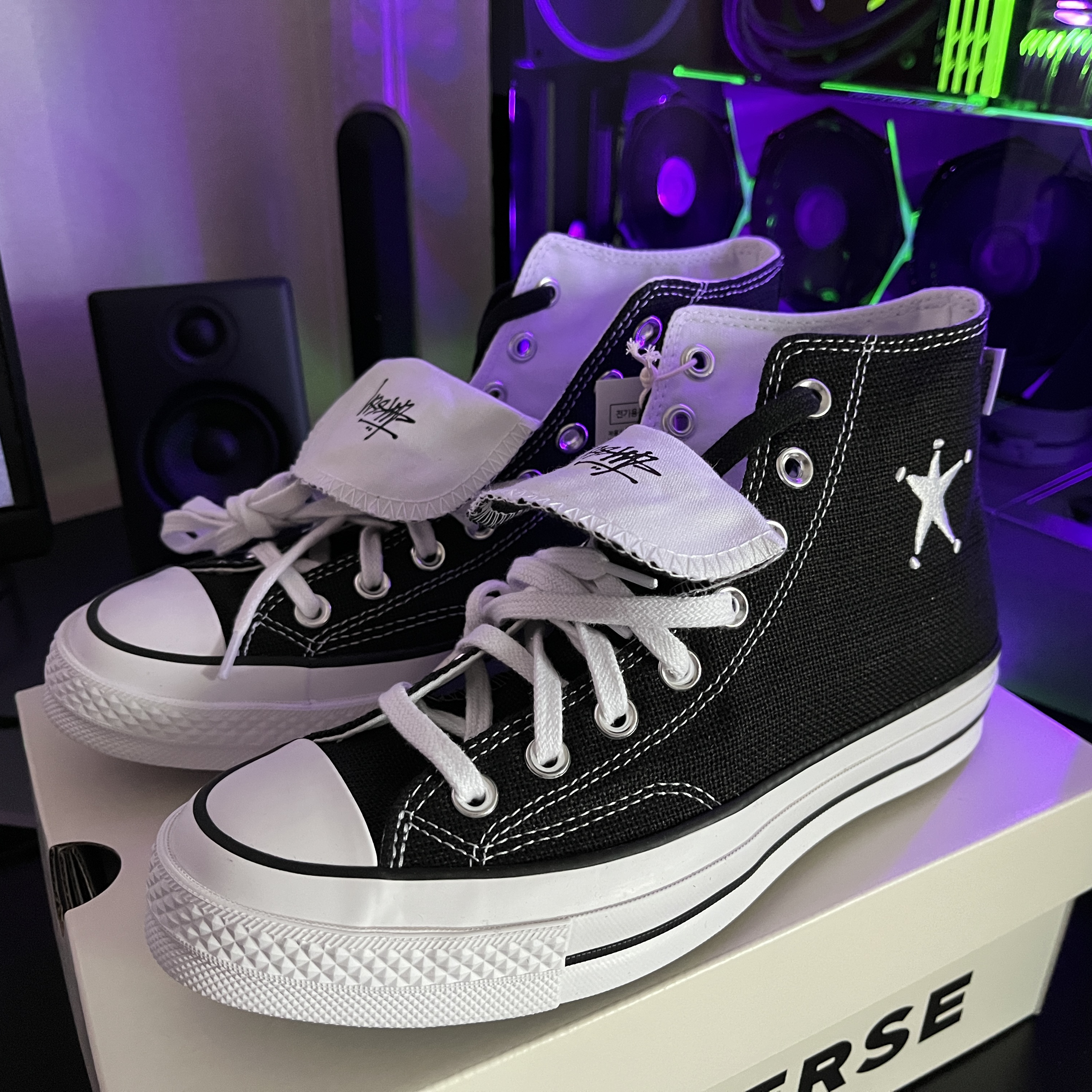 Converse x Stussy Chuck 70 High Black 착용 스타일 - 2