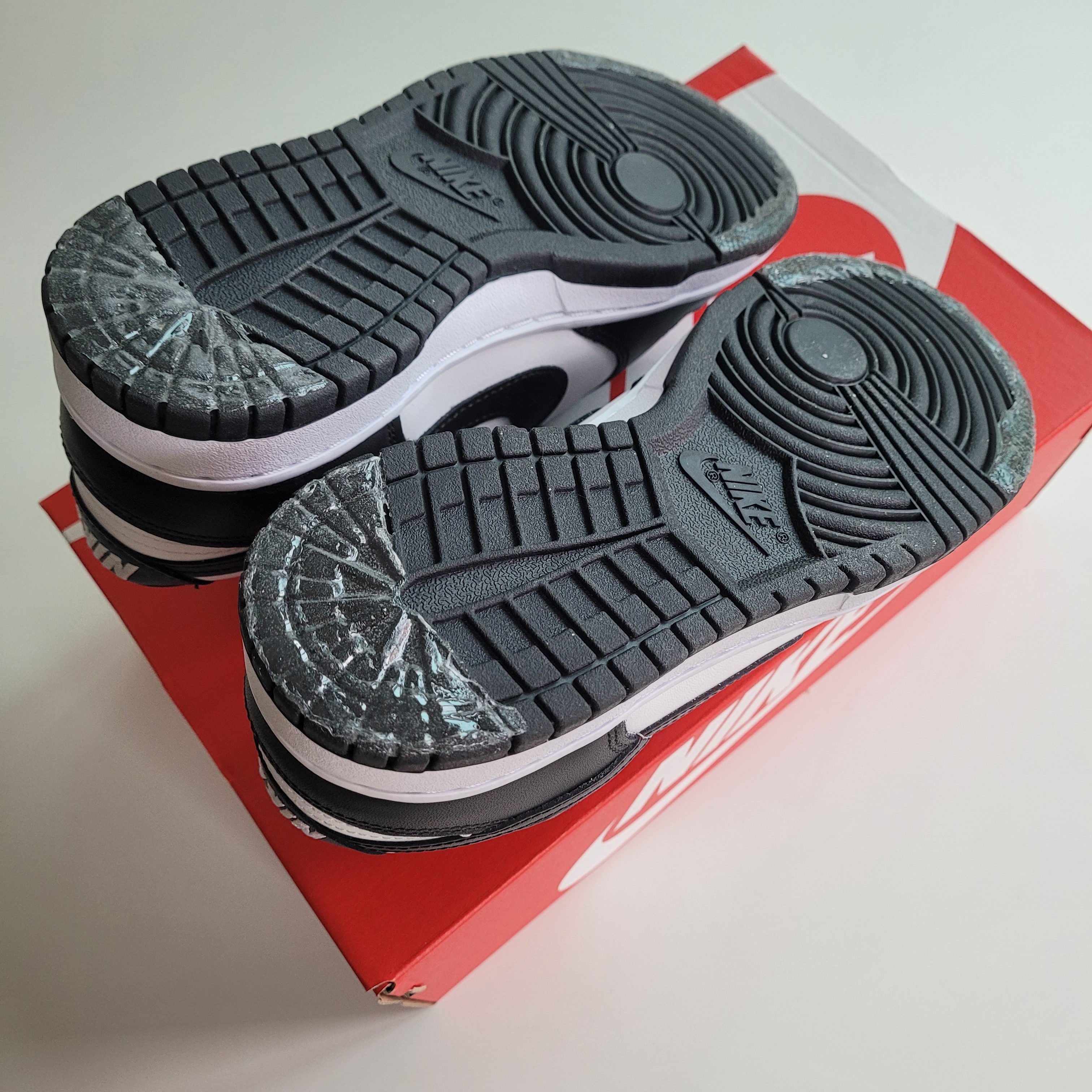 Nike Dunk Low Retro Black 착용 스타일 - 2
