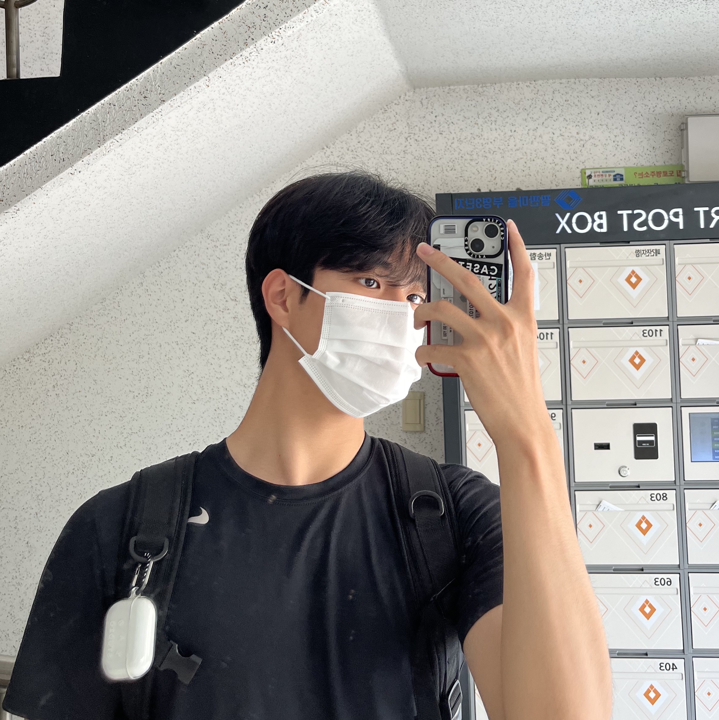 Casetify x IAB Studio Single White Logo AirPods Pro Case Clear 착용 스타일