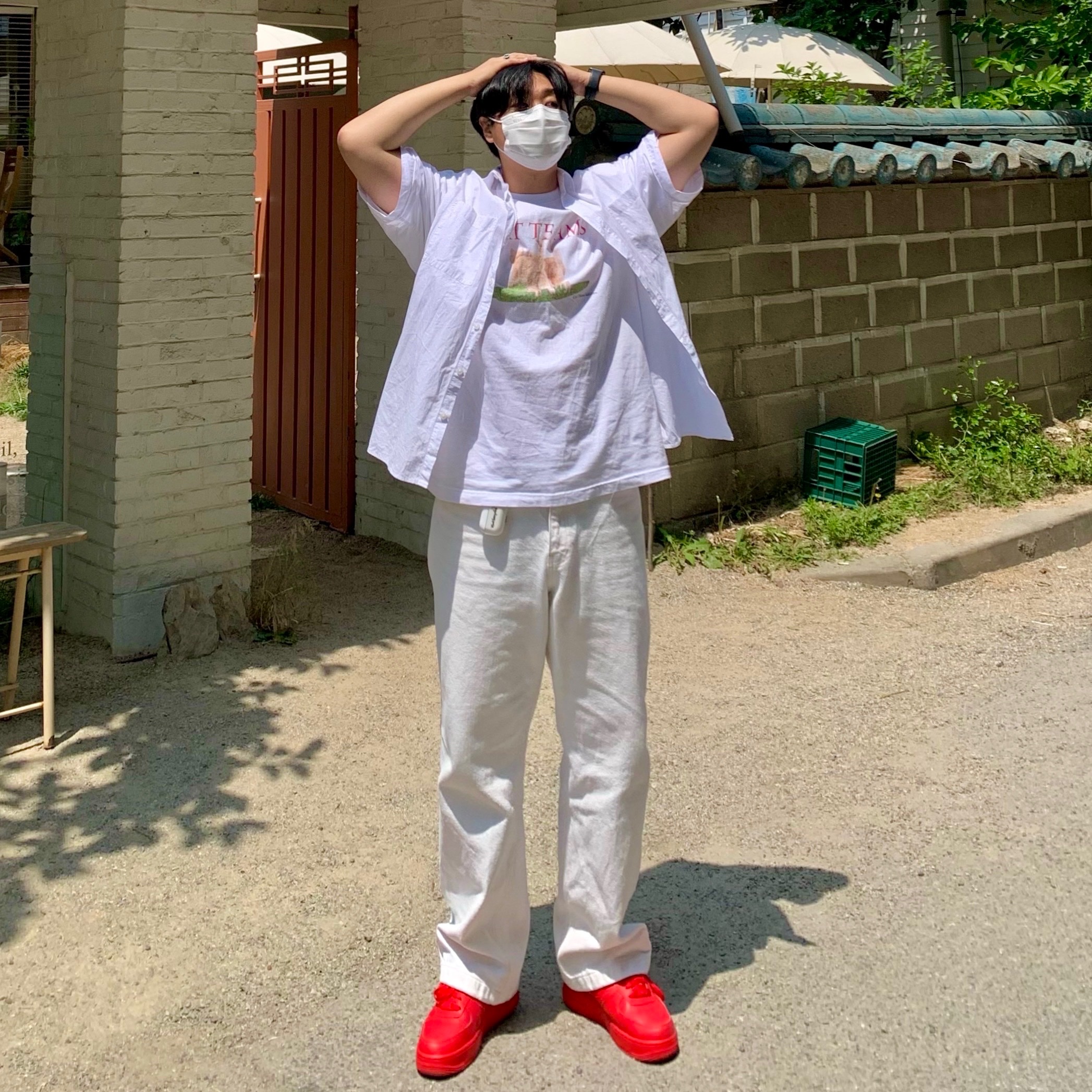 Nike Air Force 1 '07 LV8 Low 1 Triple Red, Apple AirPods Pro with MagSafe Charging Case (Korean Ver.) 착용 스타일