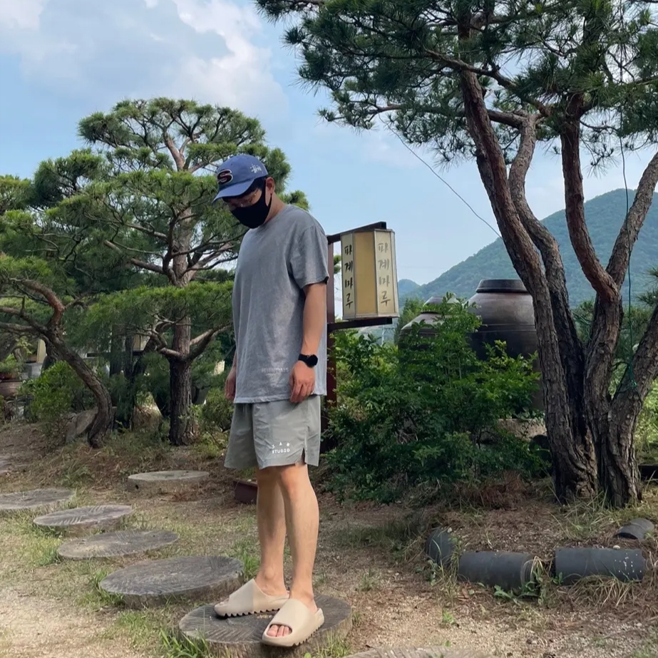 Stussy Chenille S Low Pro Cap Blue, IAB Studio Woven Shorts Gray 착용 스타일 - 1
