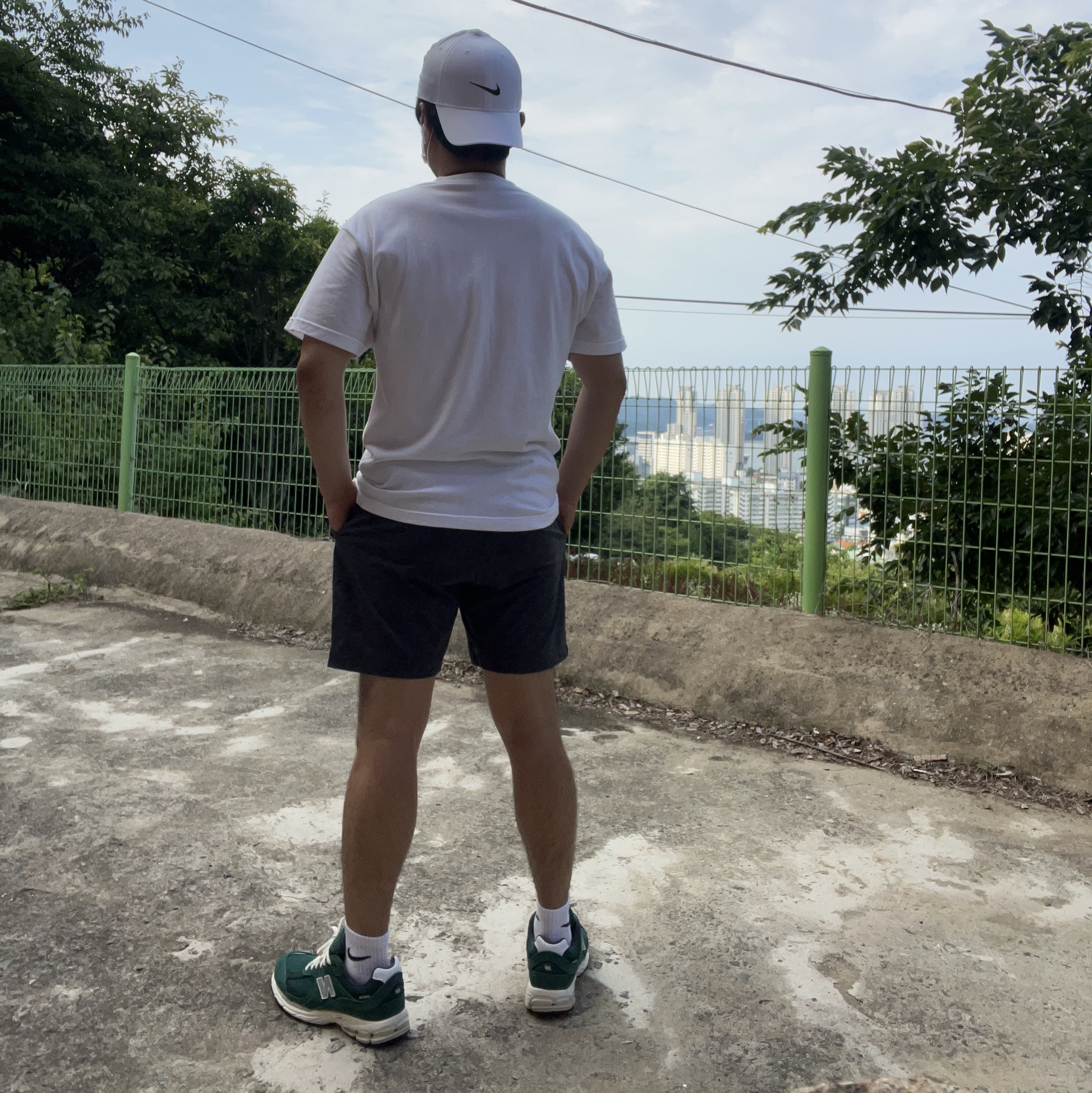 New Balance 2002R Nightwatch Green, Nike NRG Solo Swoosh T-Shirt White - Asia 착용 스타일