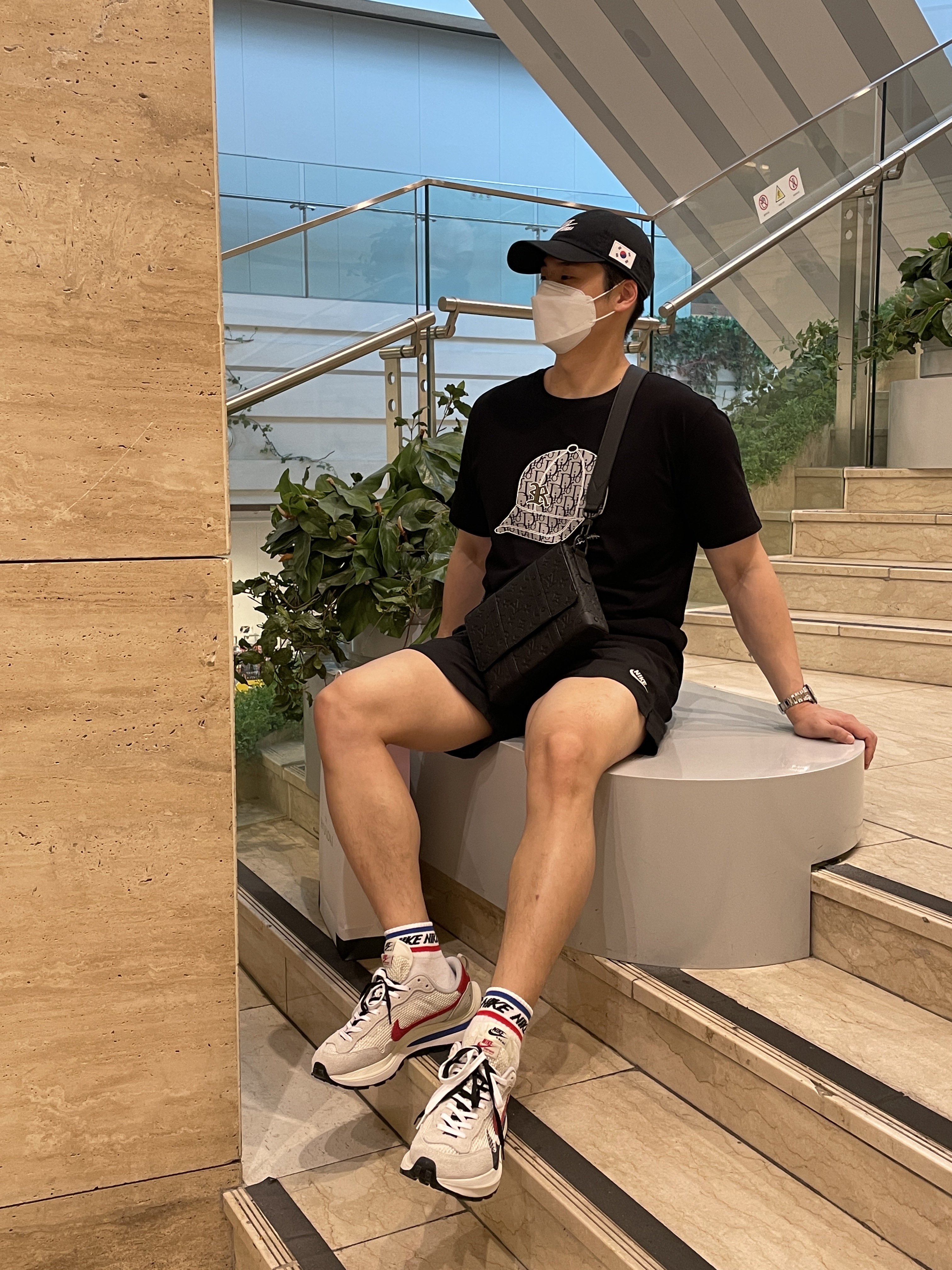 Nike H86 Korea Cap Black, Nike x Sacai VaporWaffle Royal Fuchsia 착용 스타일 - 1
