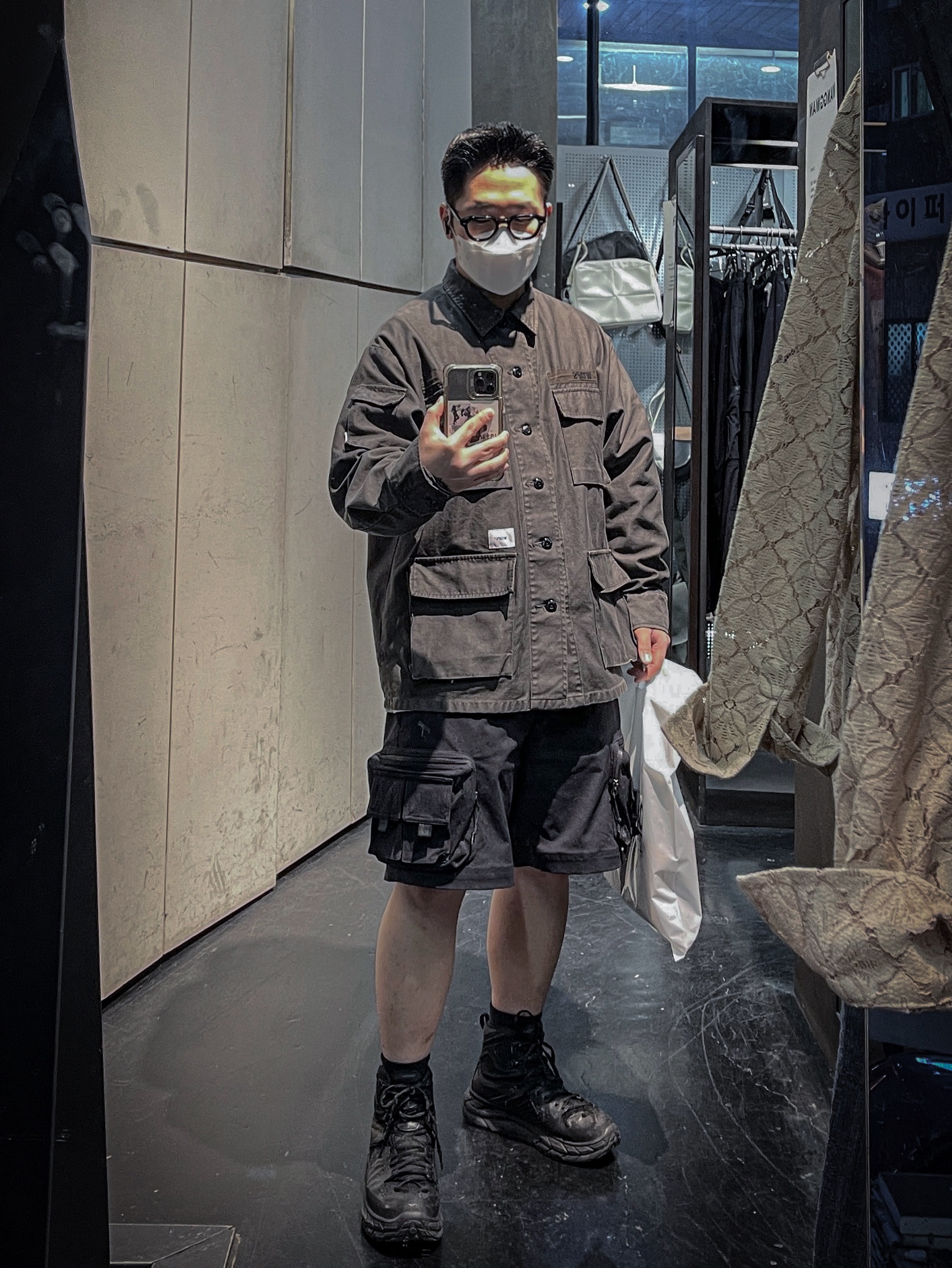 Hoka Tor Ultra Hi 2 WP Black, Nike ACG Cargo Shorts Black - Asia 착용 스타일