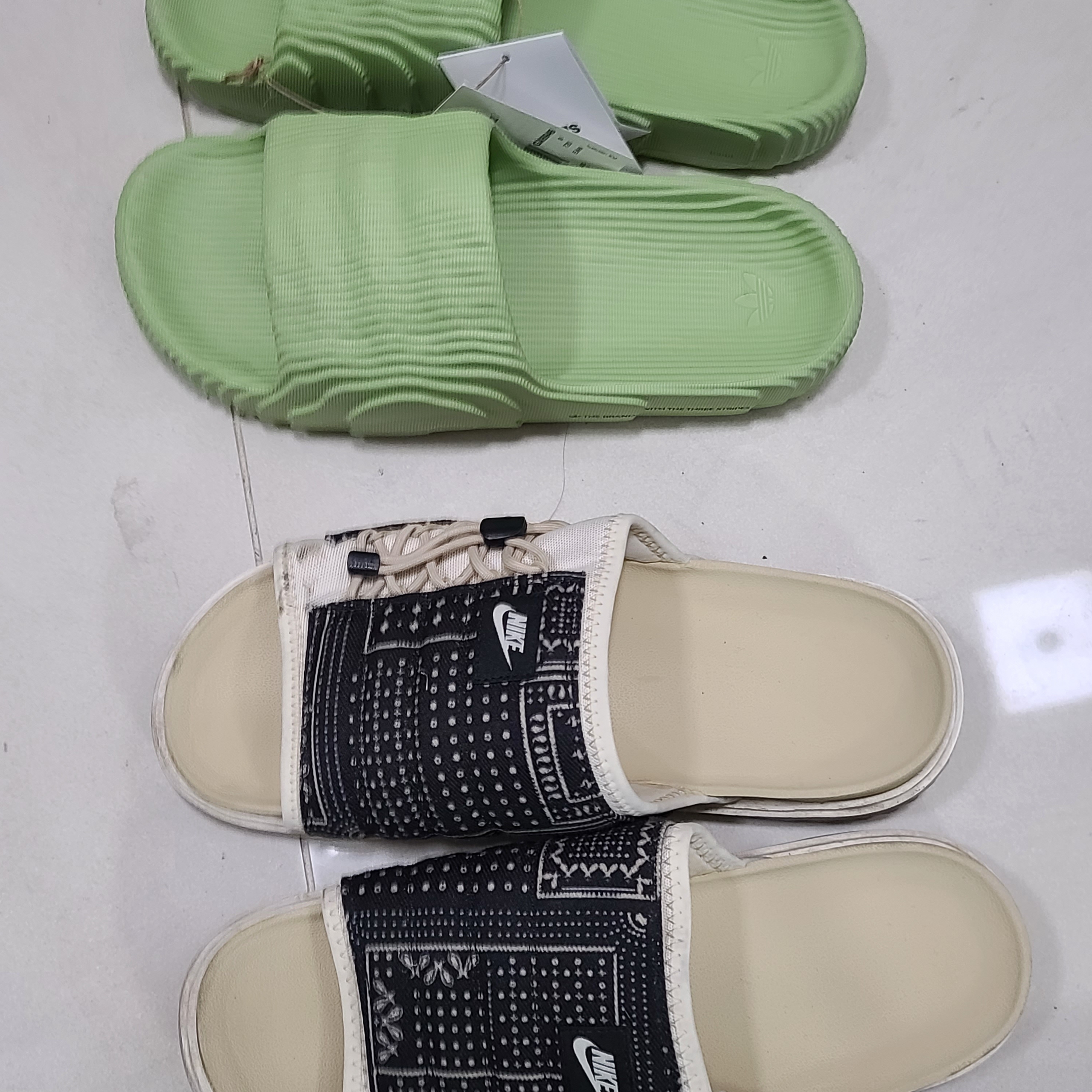 Nike Asuna Slide Pale Ivory Rattan, Adidas Adilette 22 Magic Lime 착용 스타일 - 1
