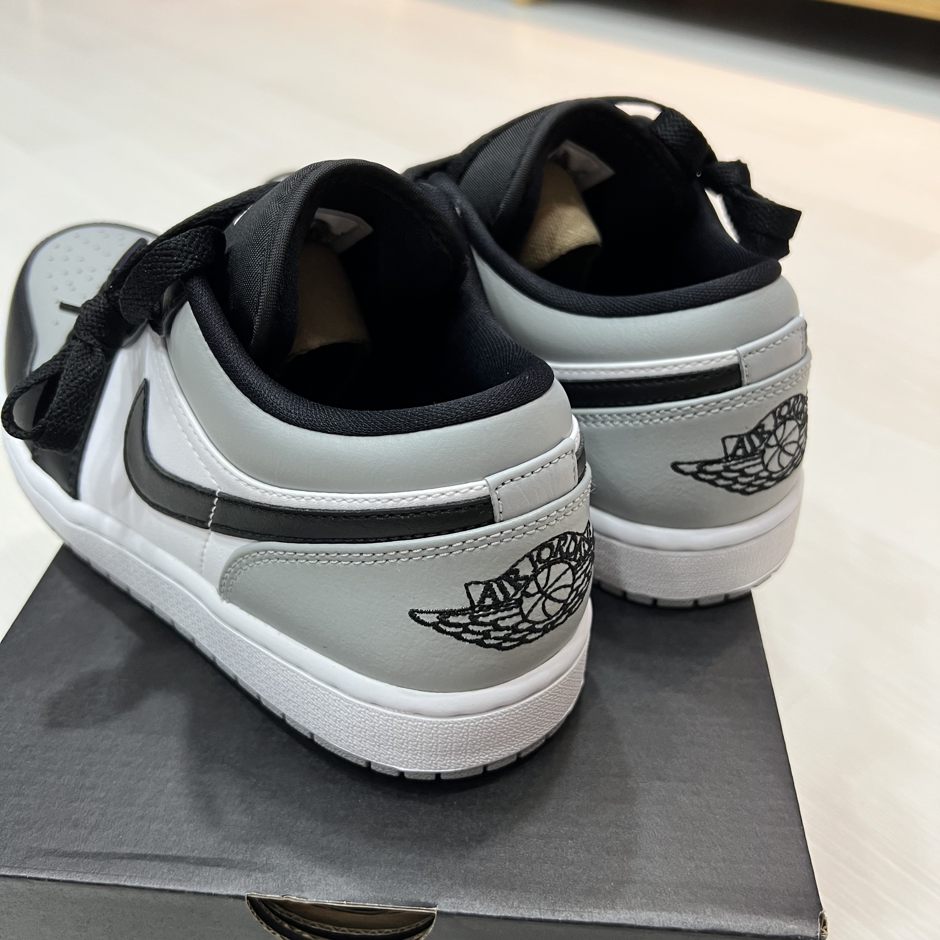 Jordan 1 Low Light Smoke Grey Black 착용 스타일 - 3