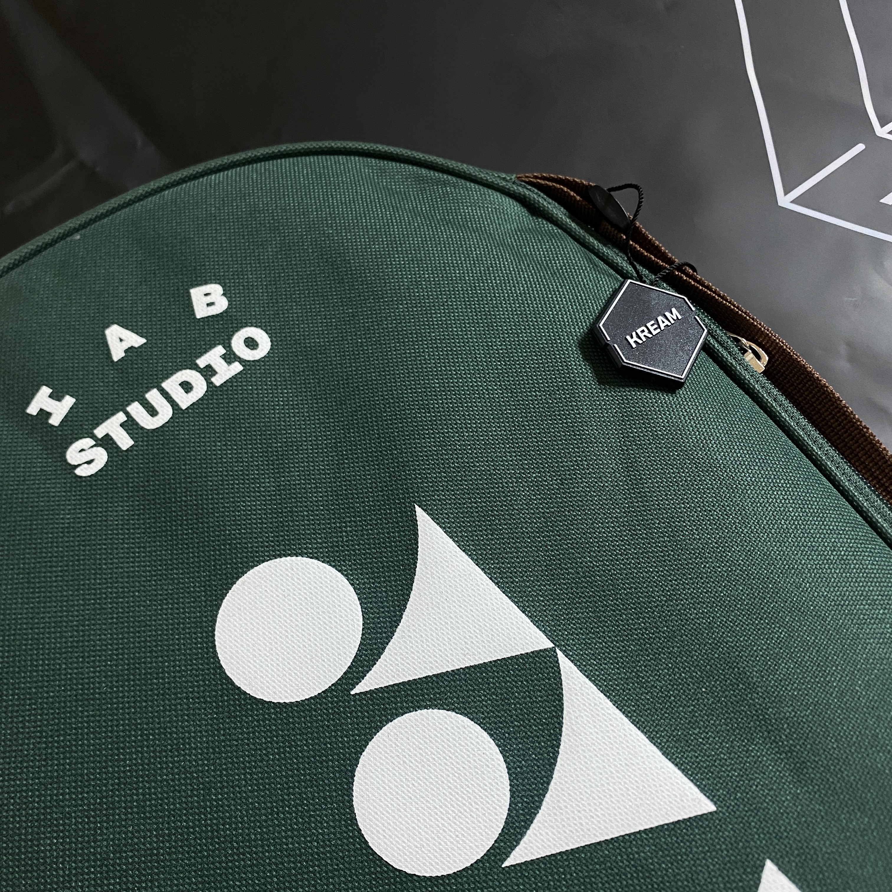 IAB Studio x Yonex Double Racquet Nanoflare 착용 스타일 - 1