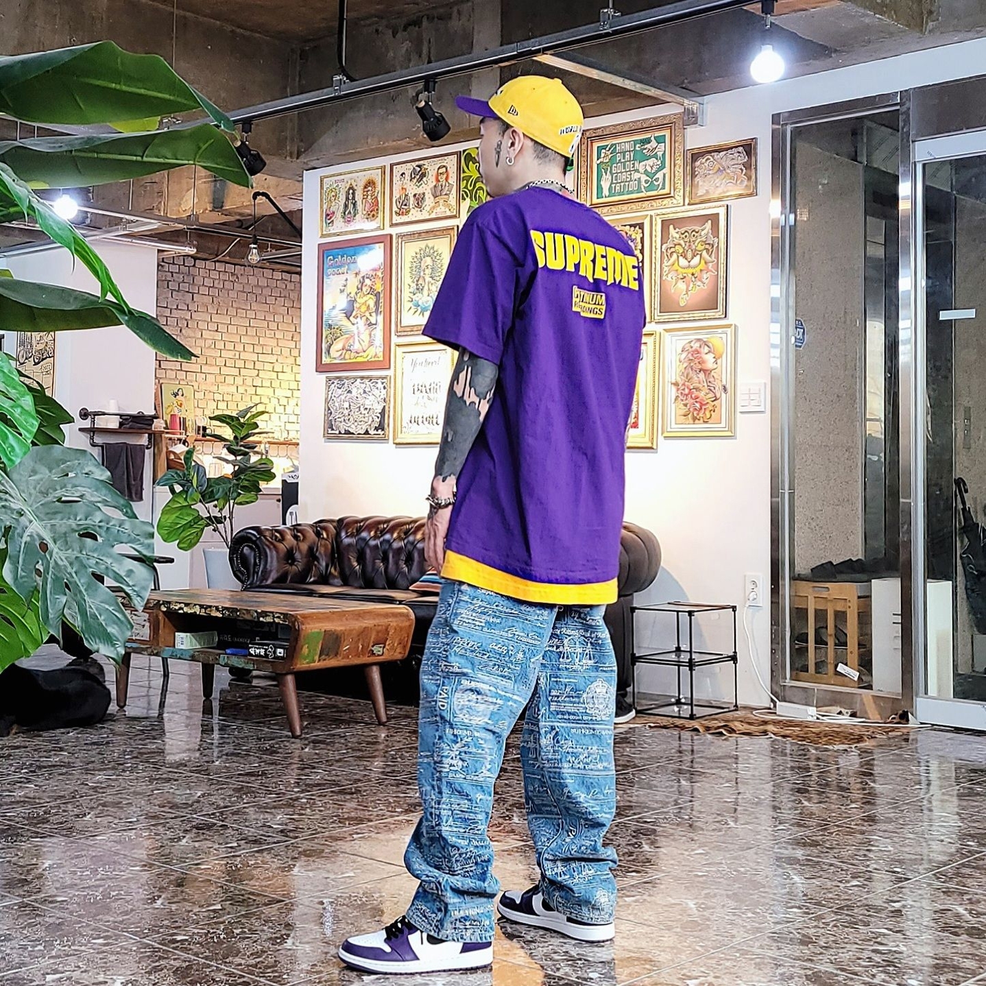 Supreme Still Talking T-Shirt Purple - 22SS, Supreme Checks Embroidered Jean Blue - 20SS 착용 스타일