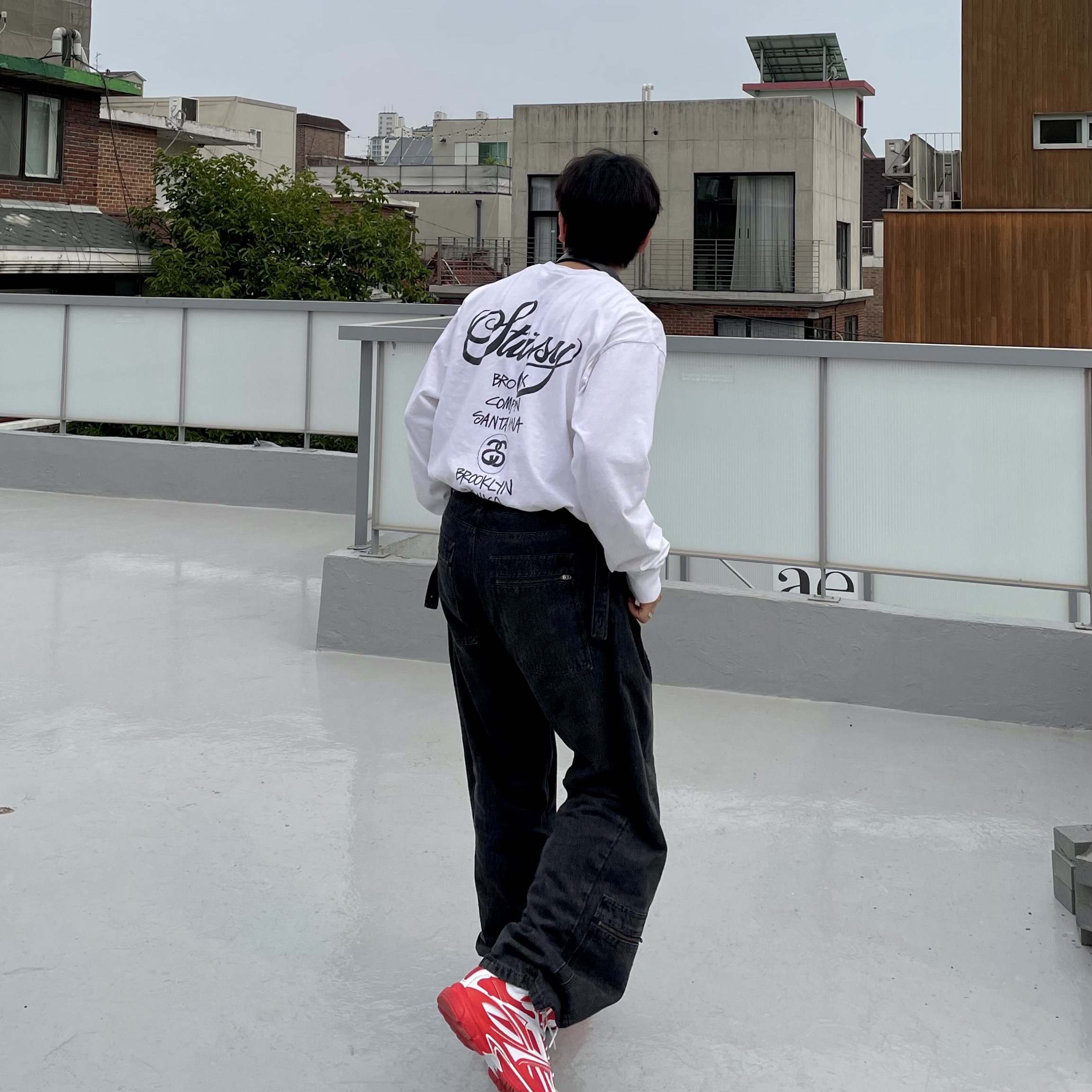 Stussy World Tour LS T-Shirt White, Reebok x Kanghyuk Premier Road Modern Mid White Red 착용 스타일 - 2