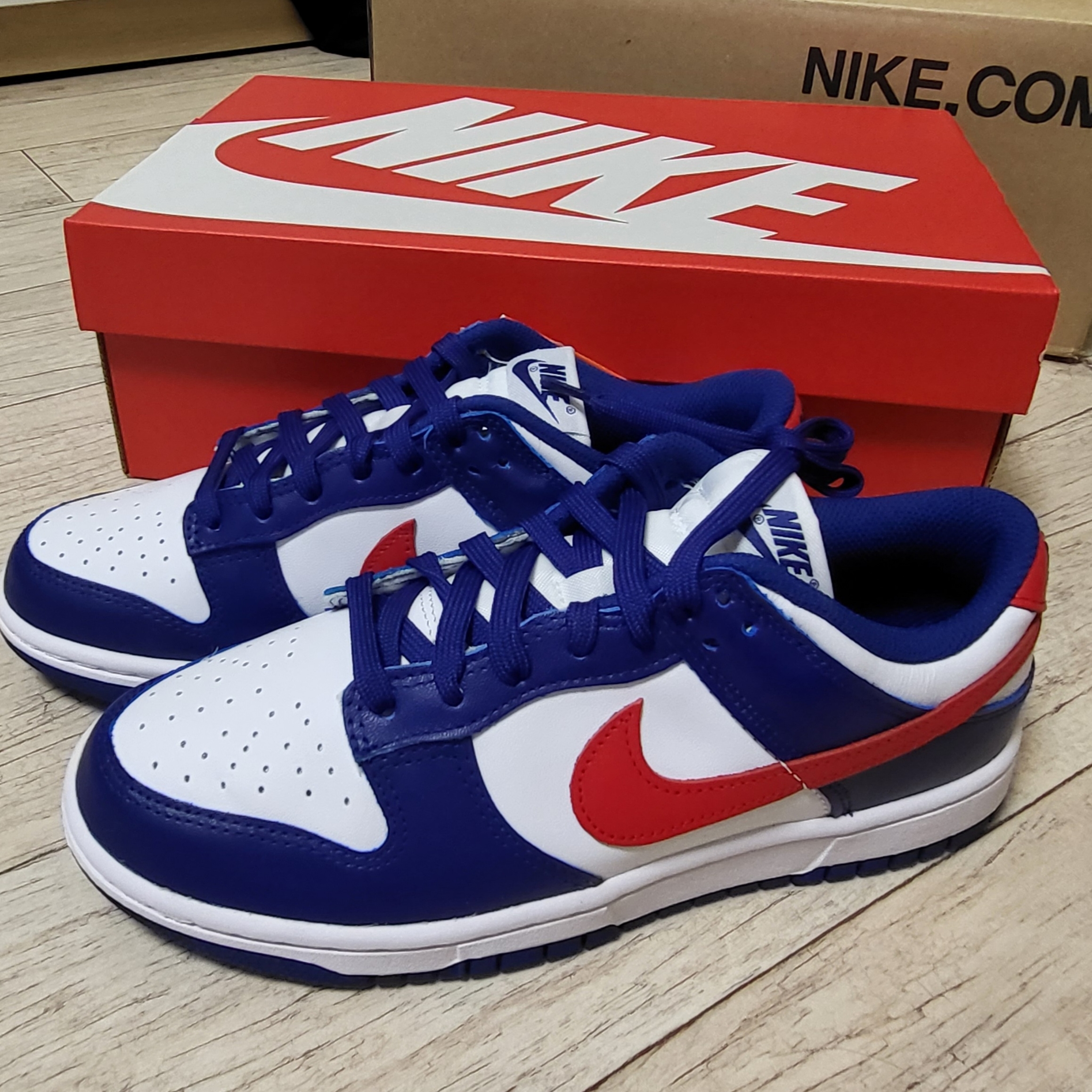 (W) Nike Dunk Low White and University Red 착용 스타일